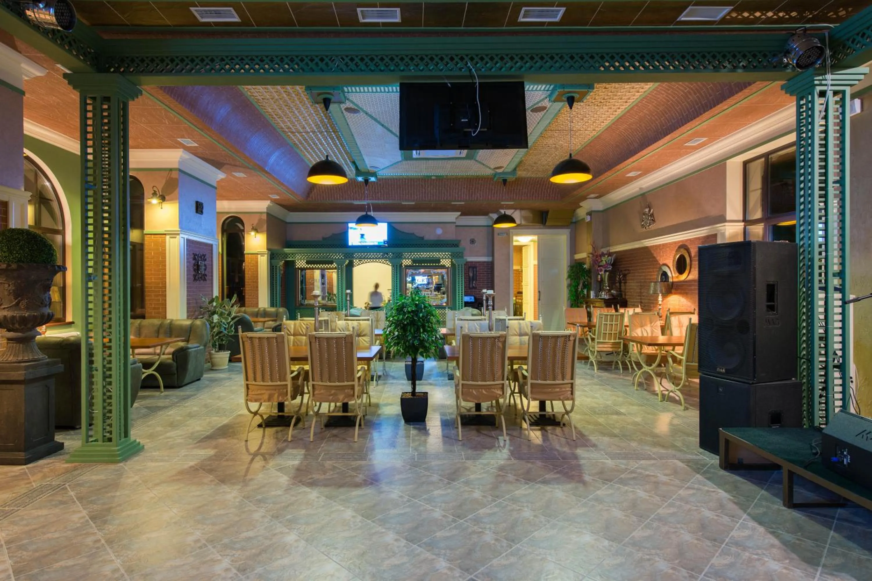 Restaurant/places to eat in Green Villa