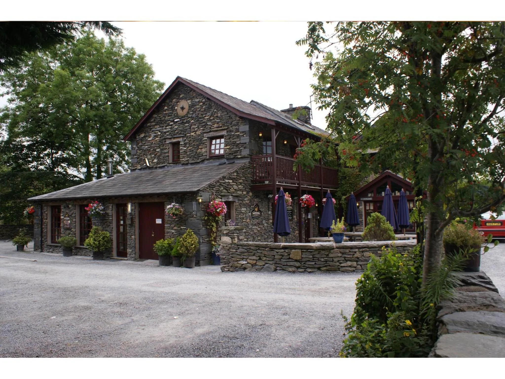Facade/entrance in The Watermill Inn & Brewery