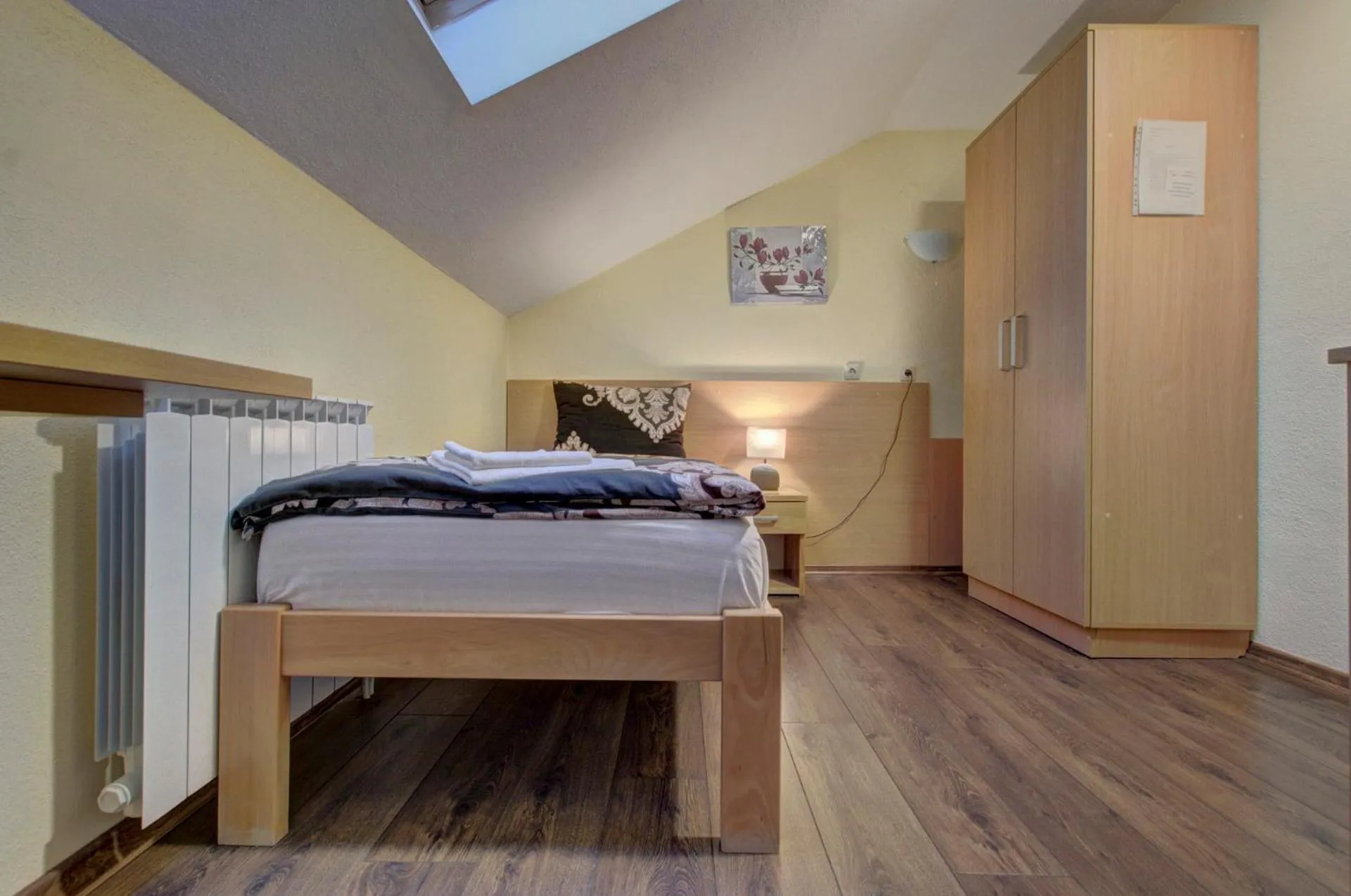 Bed in Tihe Noci Motel