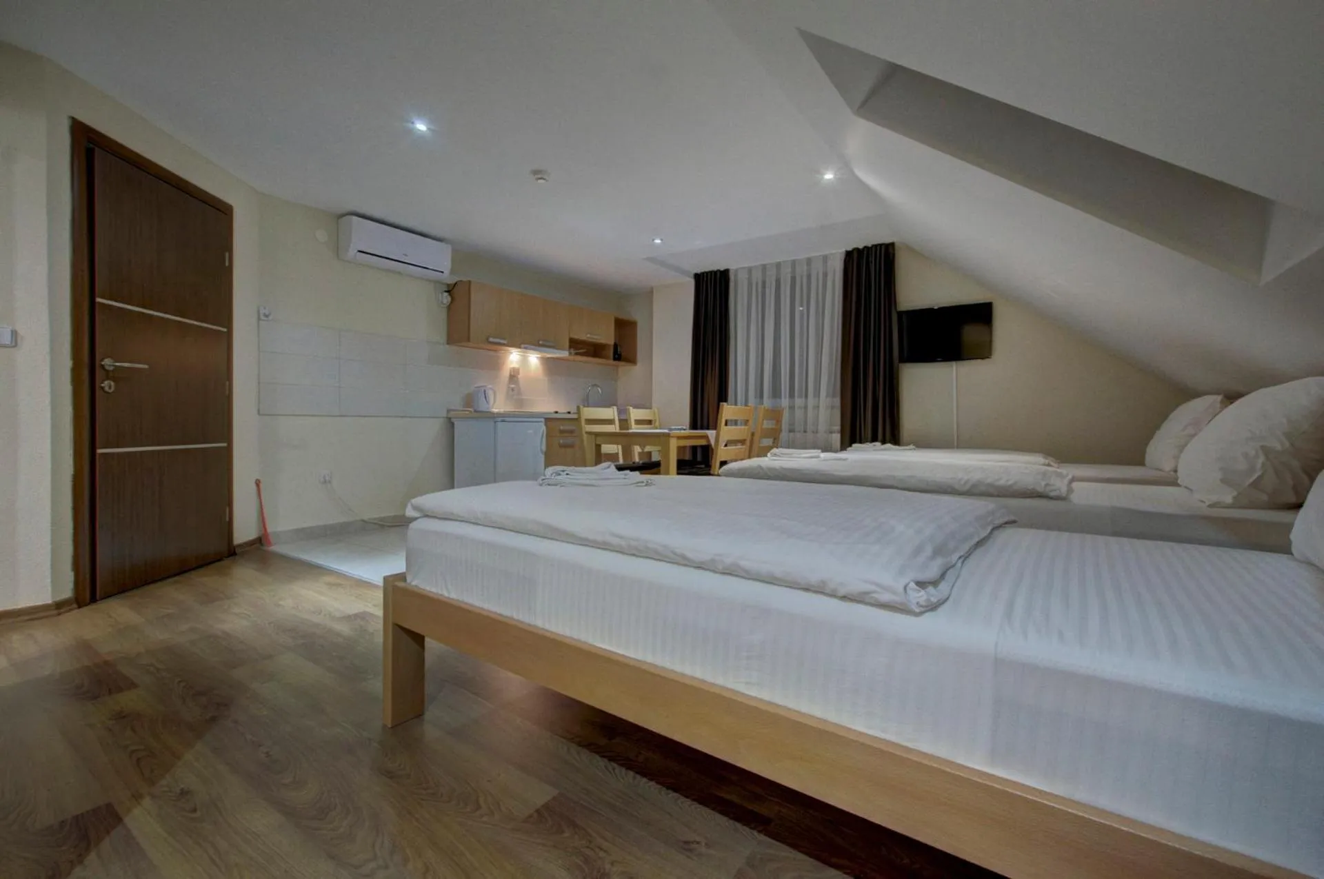 Bed in Tihe Noci Motel