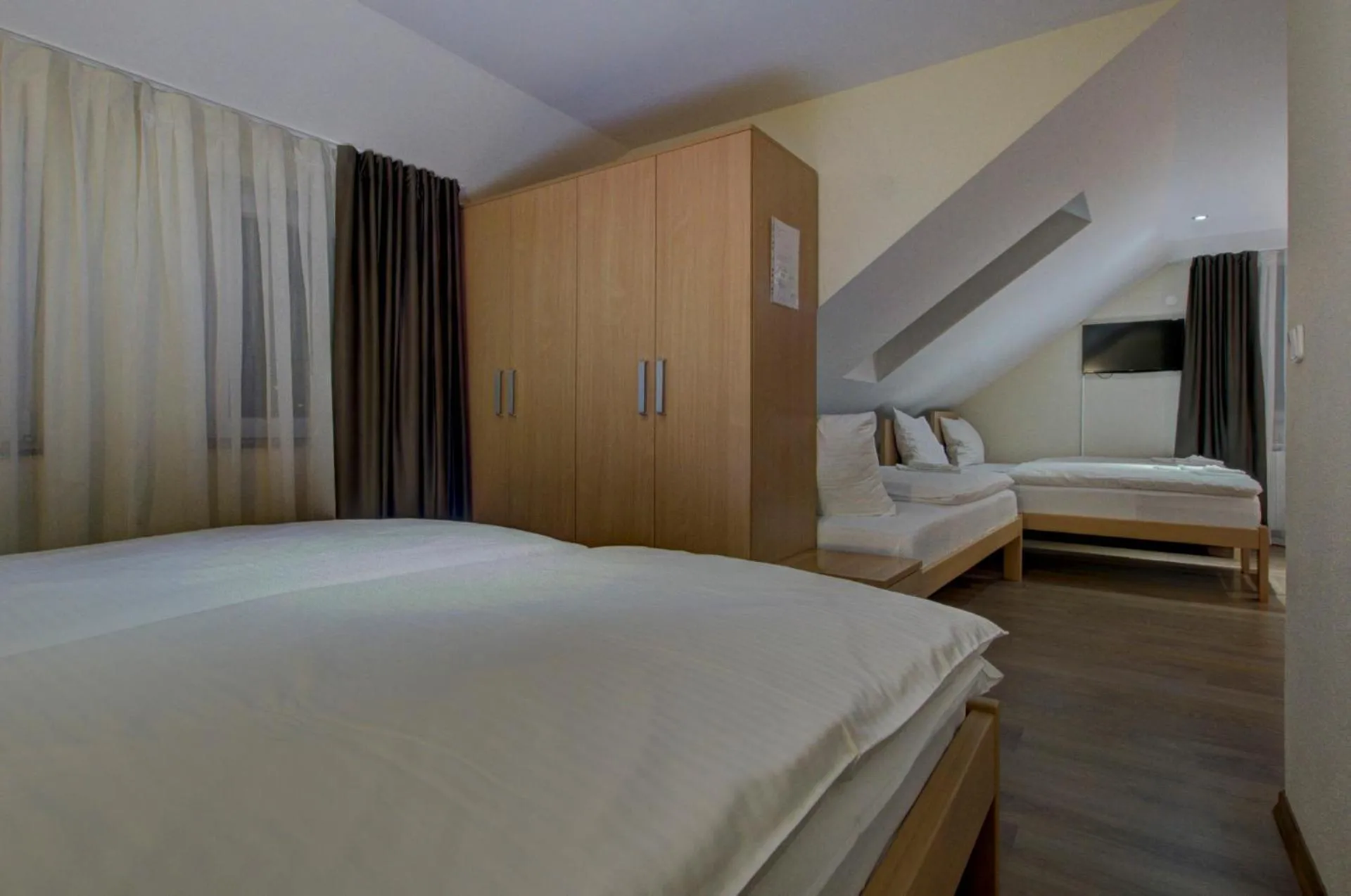 Bed in Tihe Noci Motel