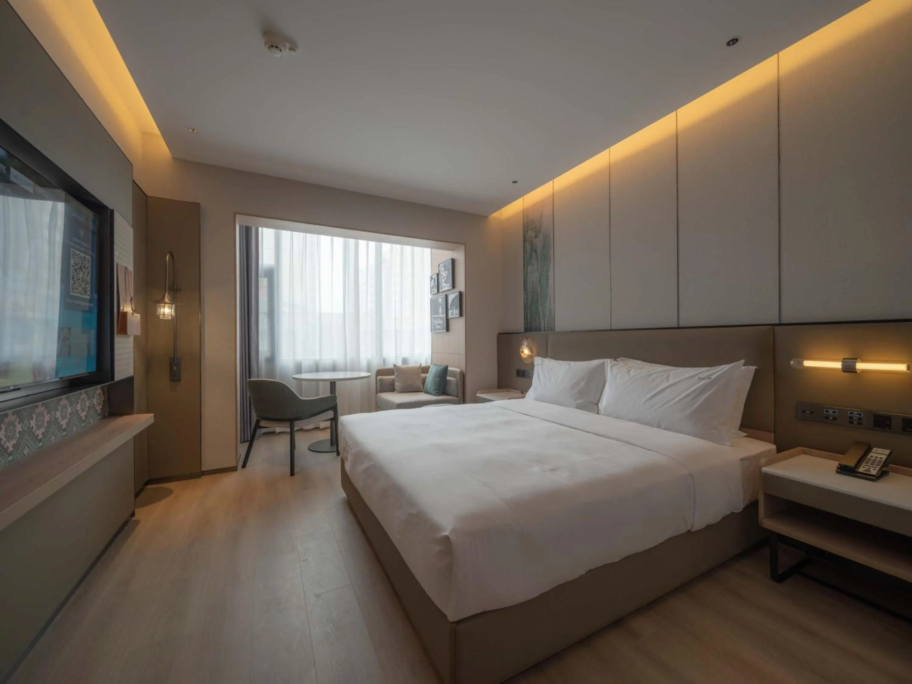 Photo of the whole room, Bed in Holiday Inn Guilin Qixing by IHG