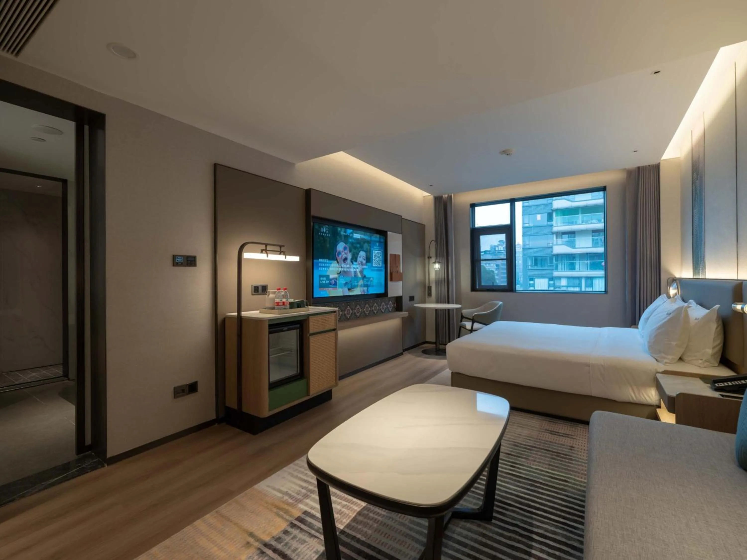 Photo of the whole room, Bed in Holiday Inn Guilin Qixing by IHG