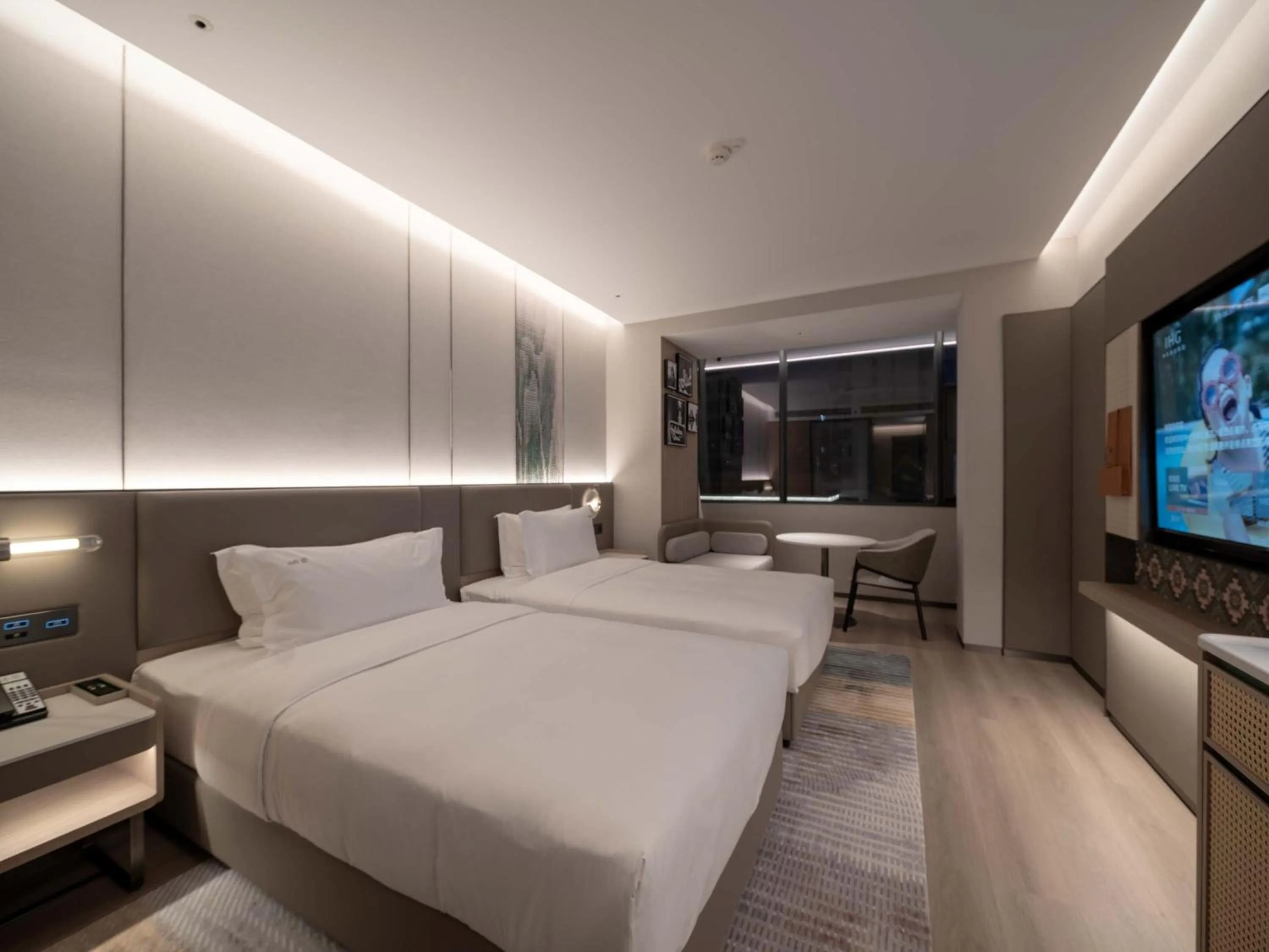 Photo of the whole room, Bed in Holiday Inn Guilin Qixing by IHG