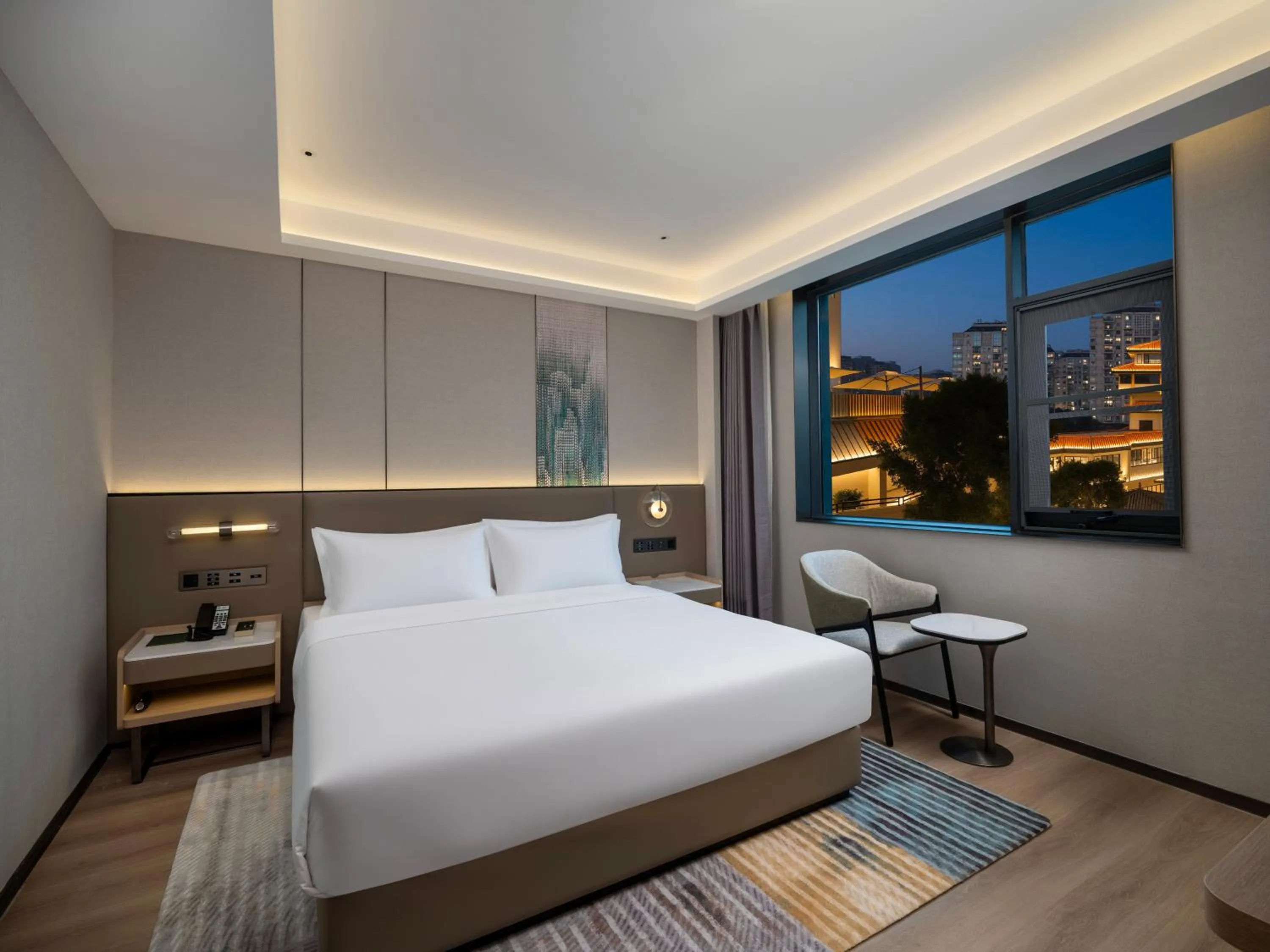 People, Bed in Holiday Inn Guilin Qixing by IHG