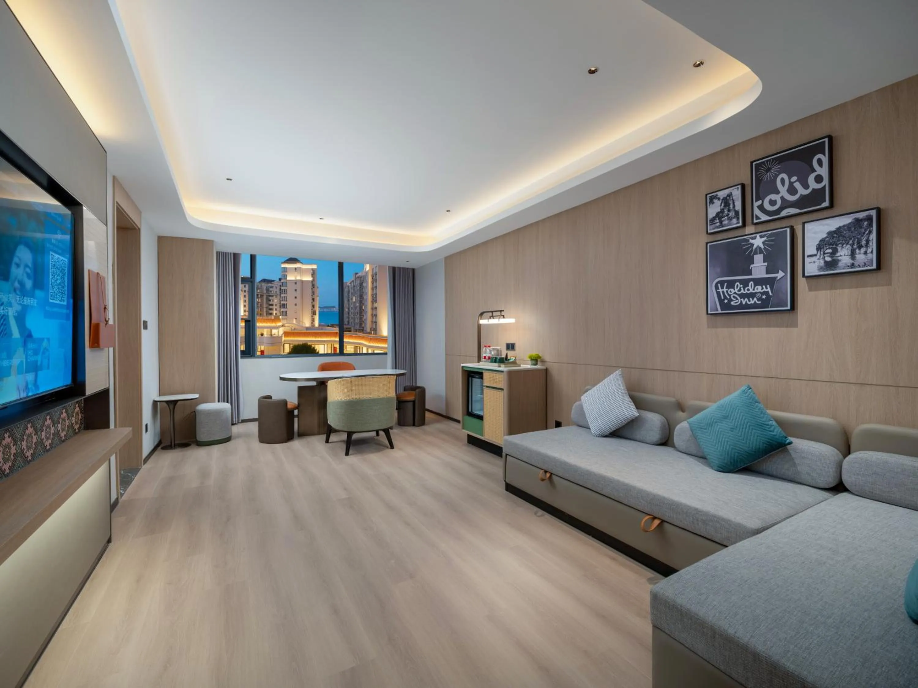 People in Holiday Inn Guilin Qixing by IHG