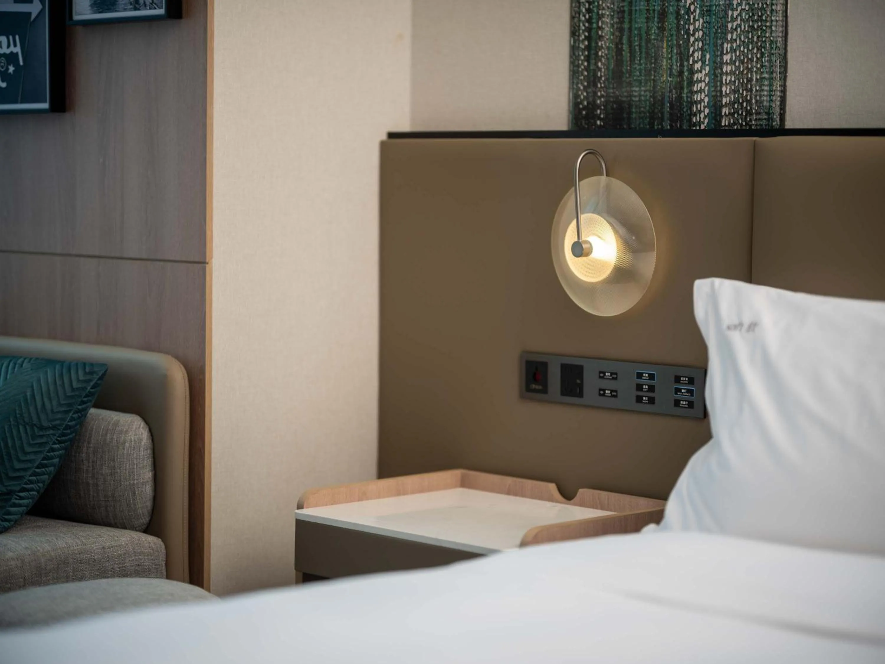 People, Bed in Holiday Inn Guilin Qixing by IHG