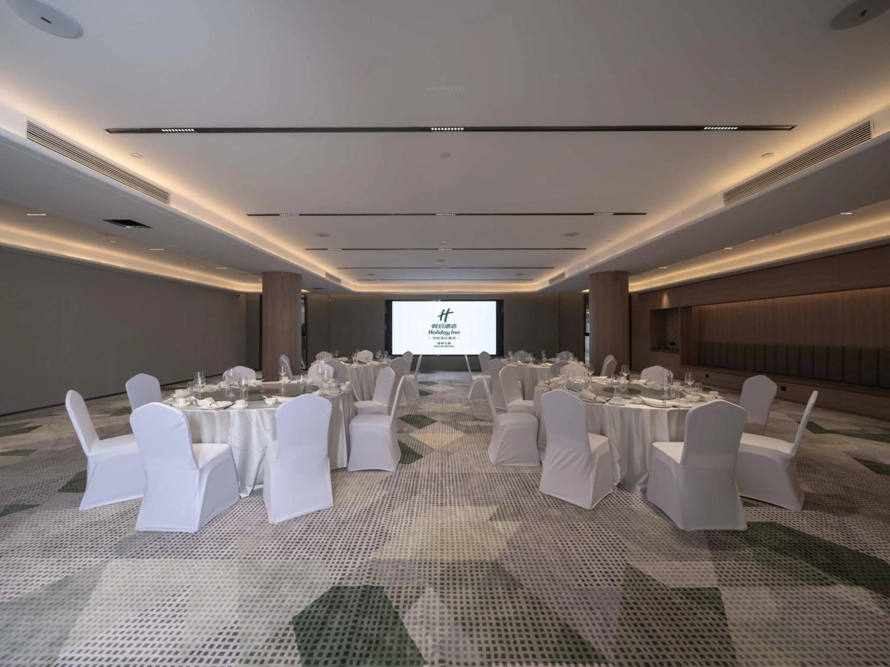 Meeting/conference room in Holiday Inn Guilin Qixing by IHG