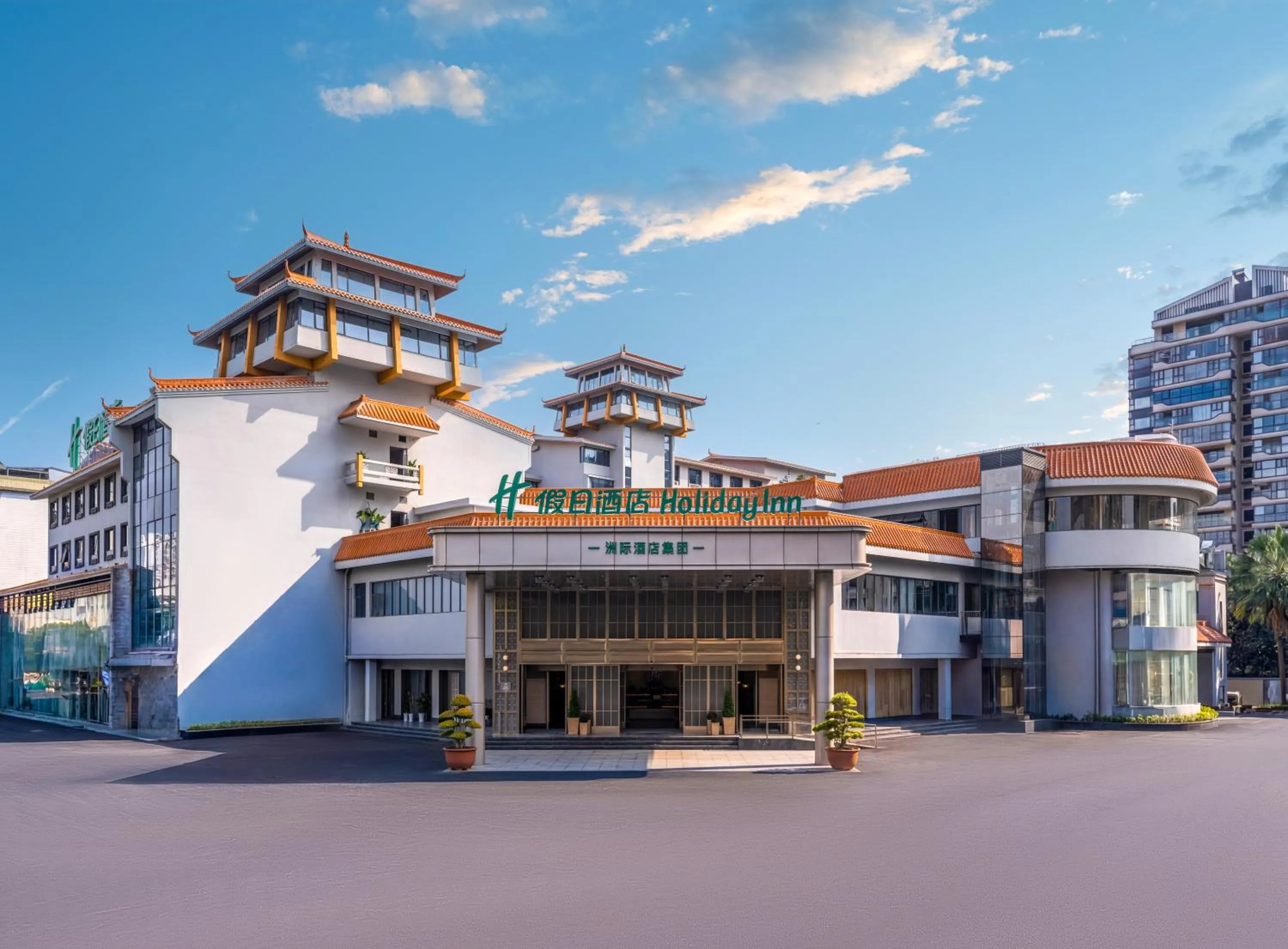 Property building in Holiday Inn Guilin Qixing by IHG