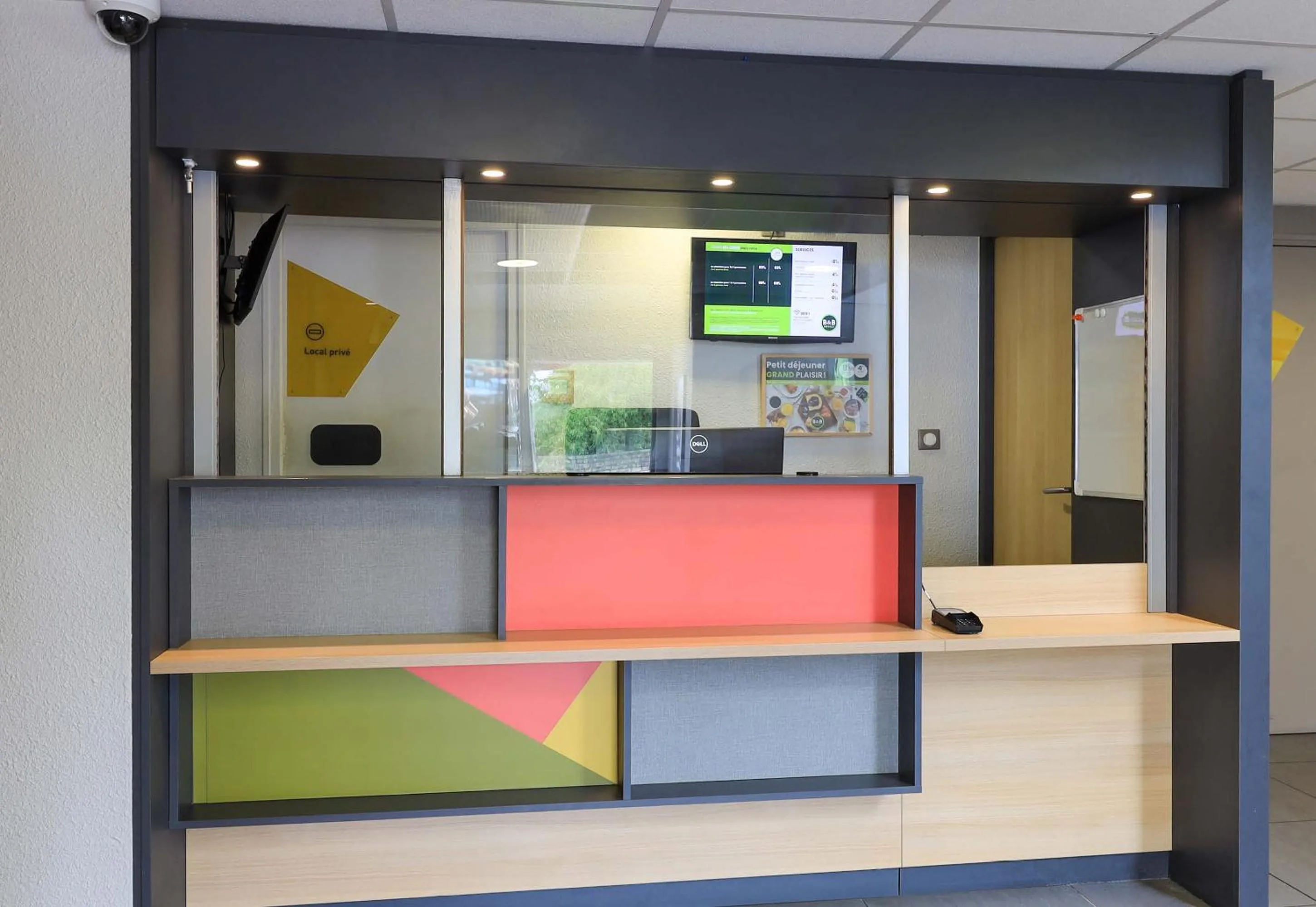 Lobby or reception in B&B HOTEL Chalon-Sur-Saone Sud