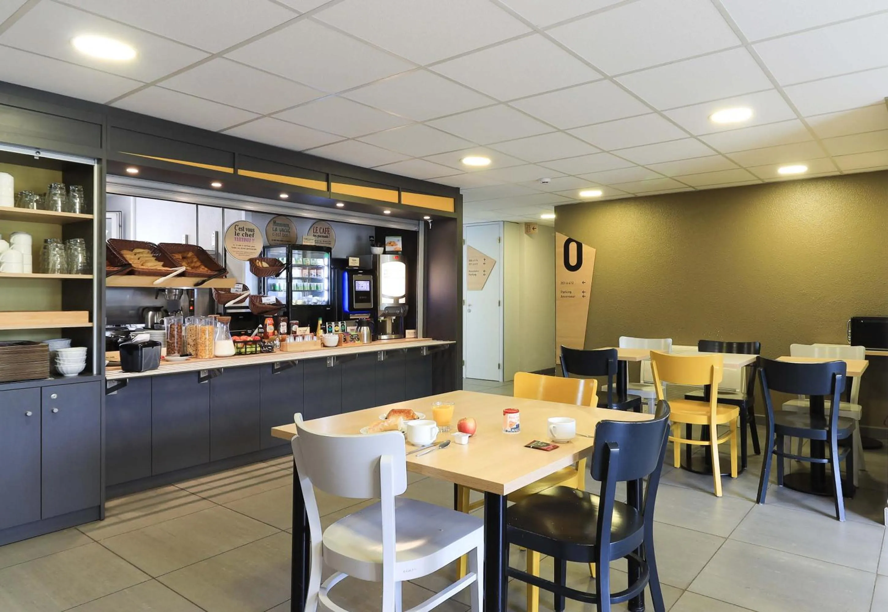 Restaurant/places to eat in B&B HOTEL Chalon-Sur-Saone Sud