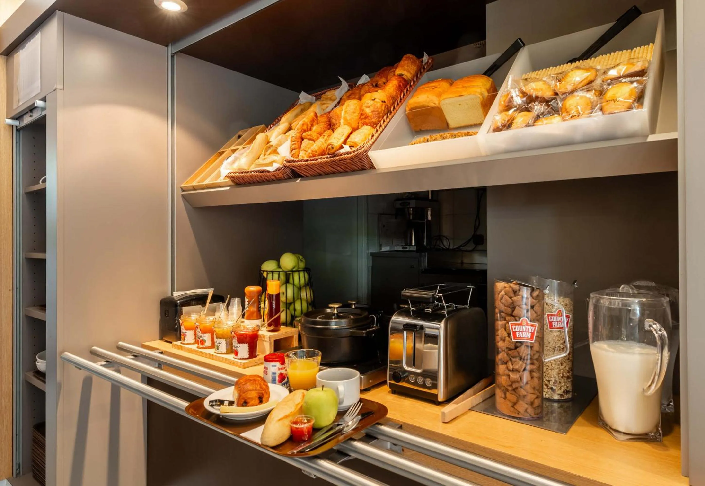 Breakfast in B&B HOTEL Montpellier 2