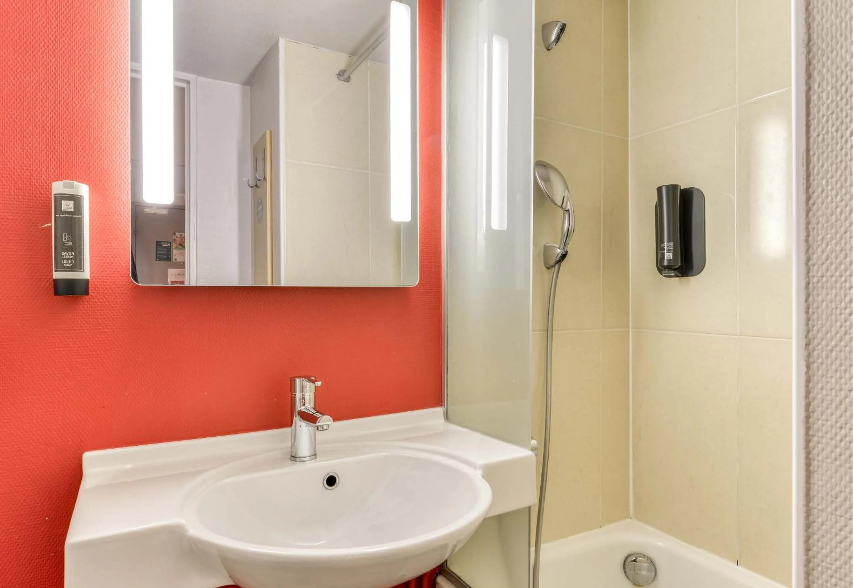 Bathroom in B&B HOTEL Montpellier 2