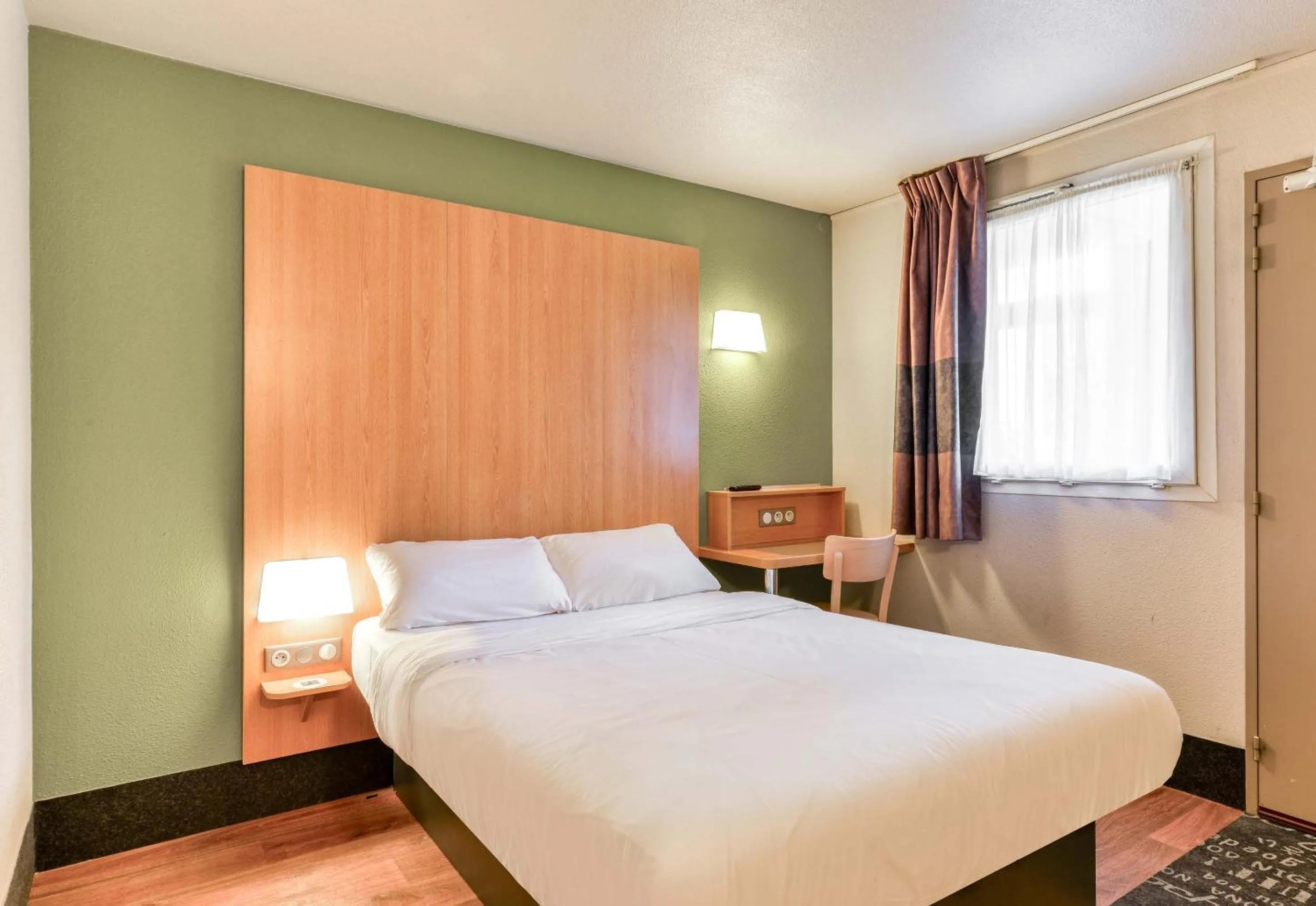 Bedroom, Bed in B&B HOTEL Montpellier 2