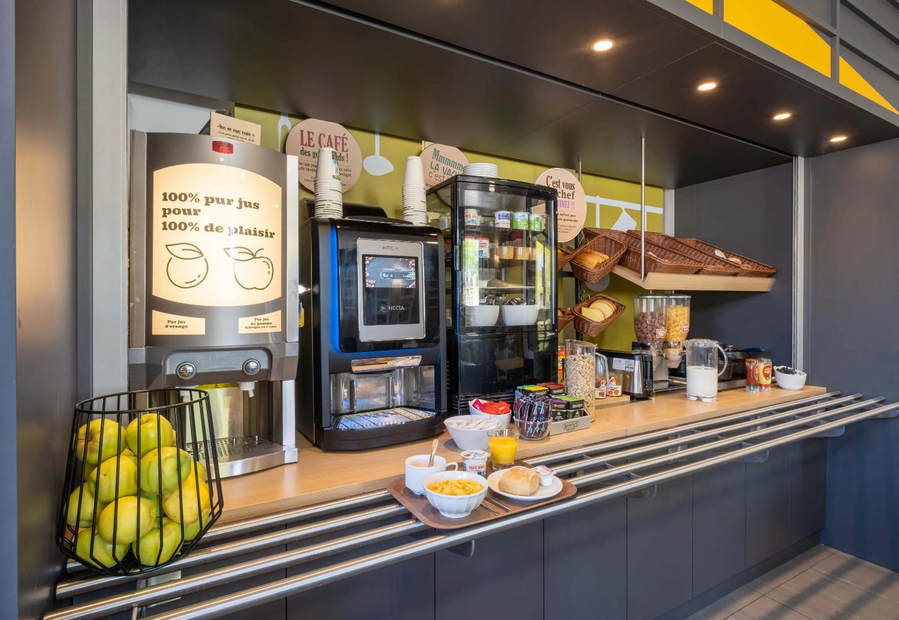 Buffet breakfast in B&B HOTEL Annecy Argonay