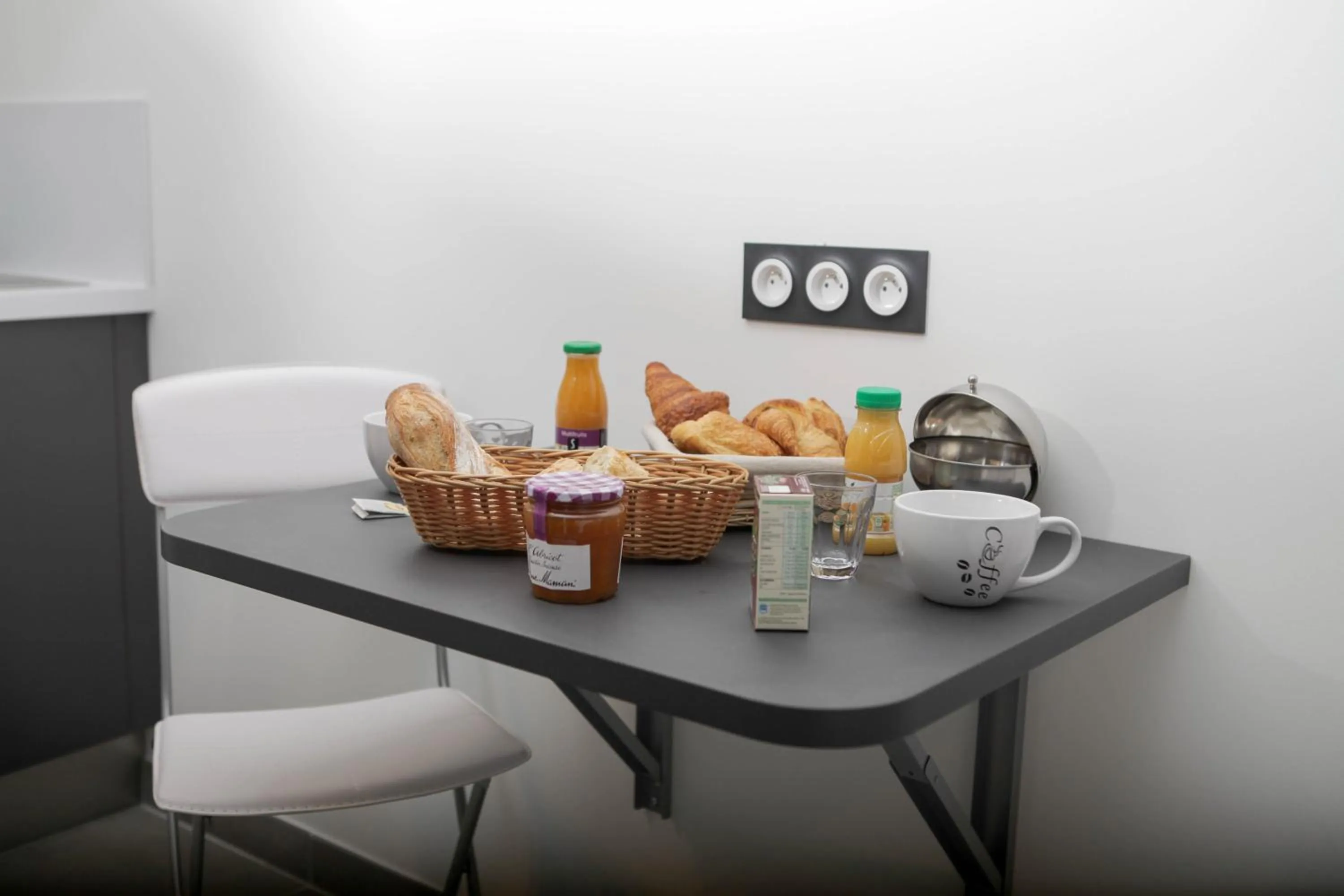 Kitchen or kitchenette in 514 Appart Hotel