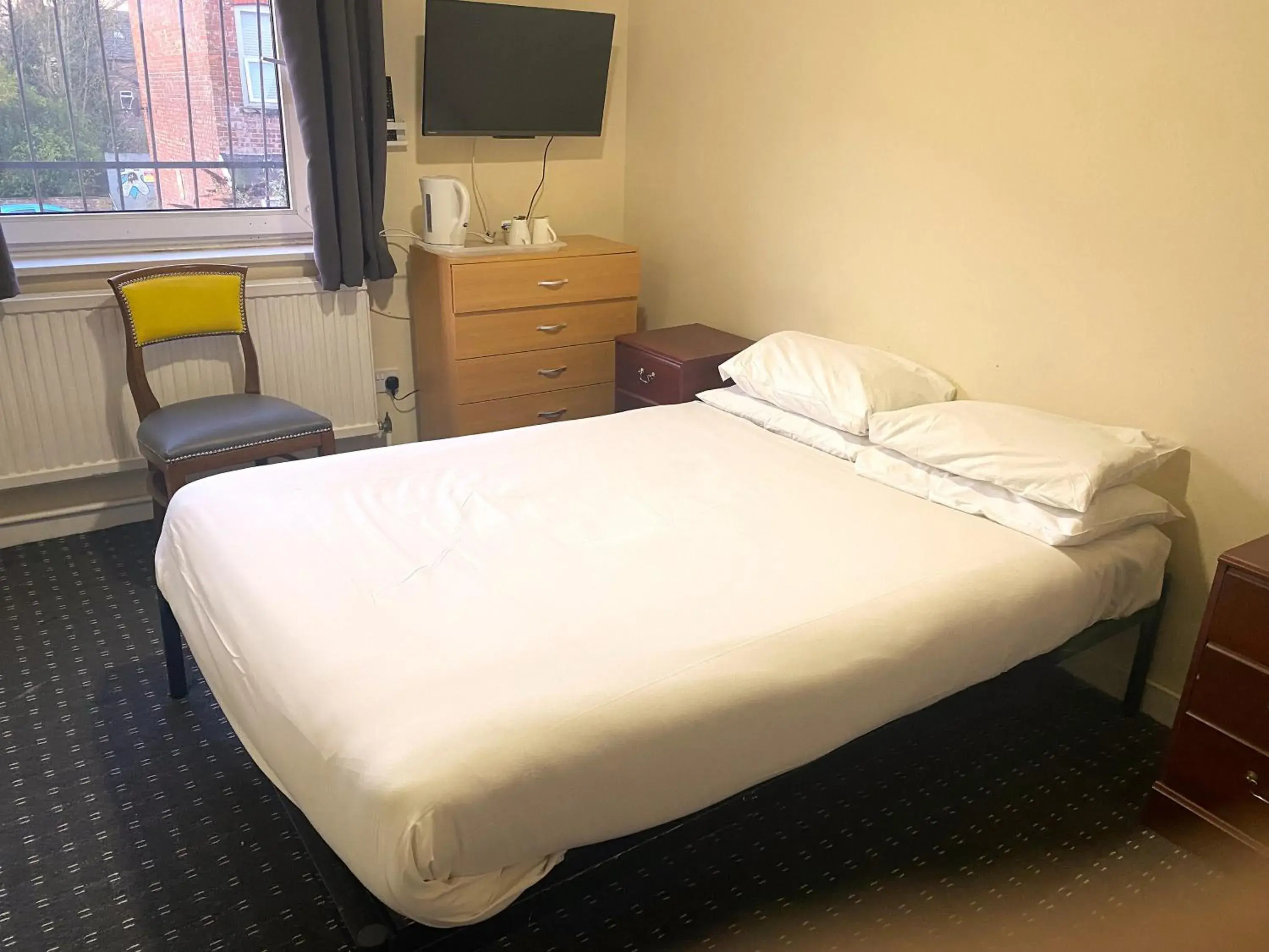 Budget Double Room in Hotel 346 Budget Double Room in Hotel 346