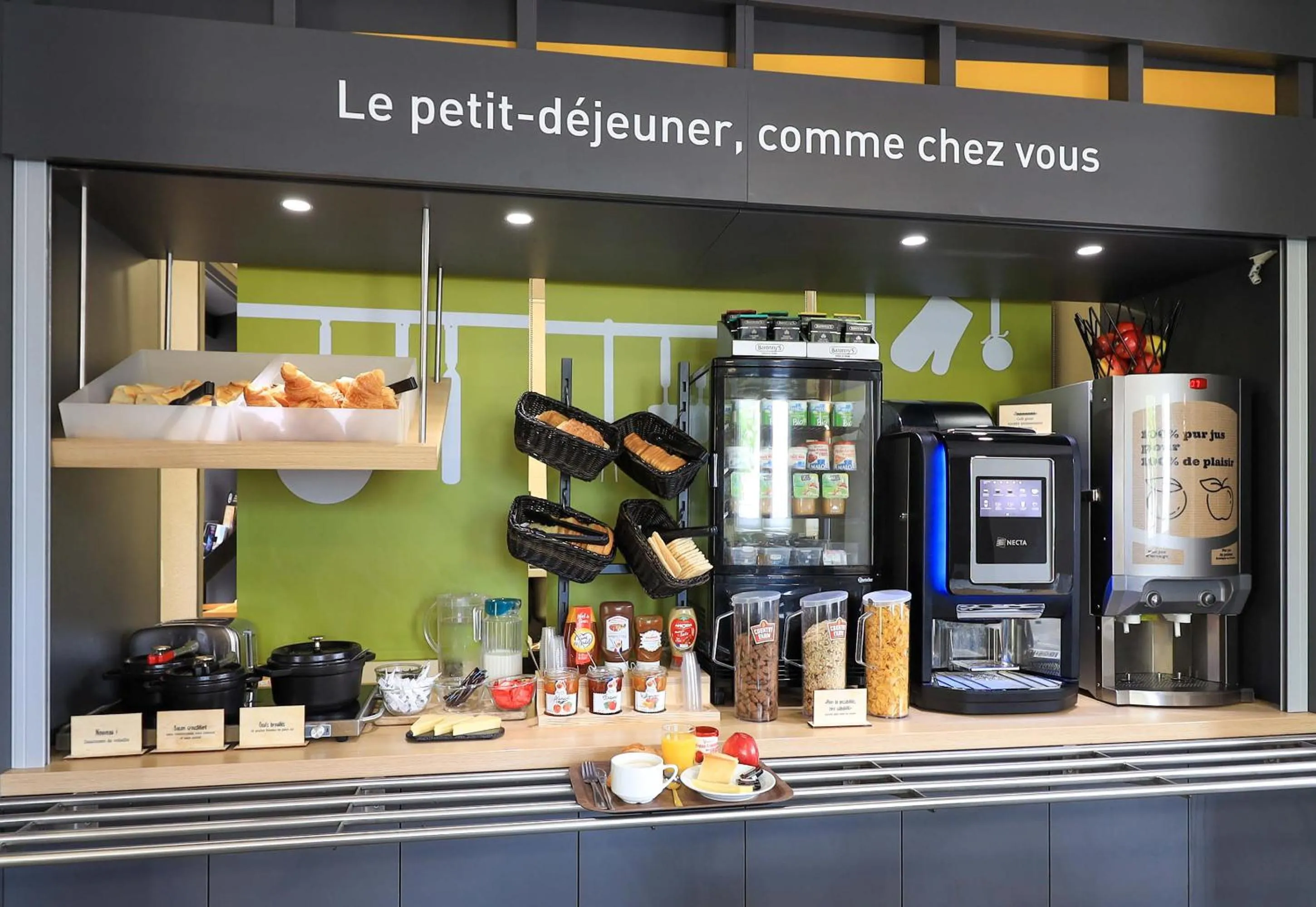 Breakfast in B&B HOTEL Beaune Sud 2