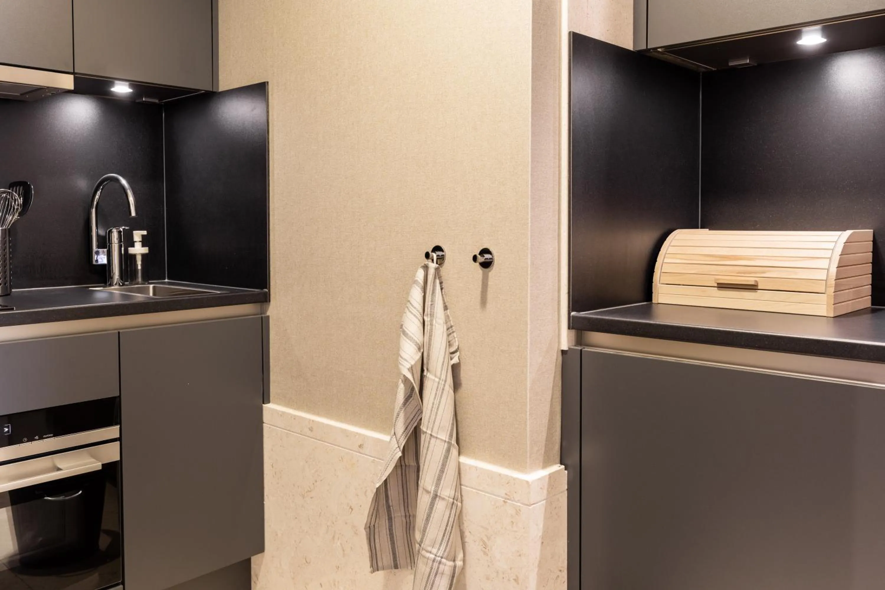 Kitchen or kitchenette in Shanghai Hotel Holland