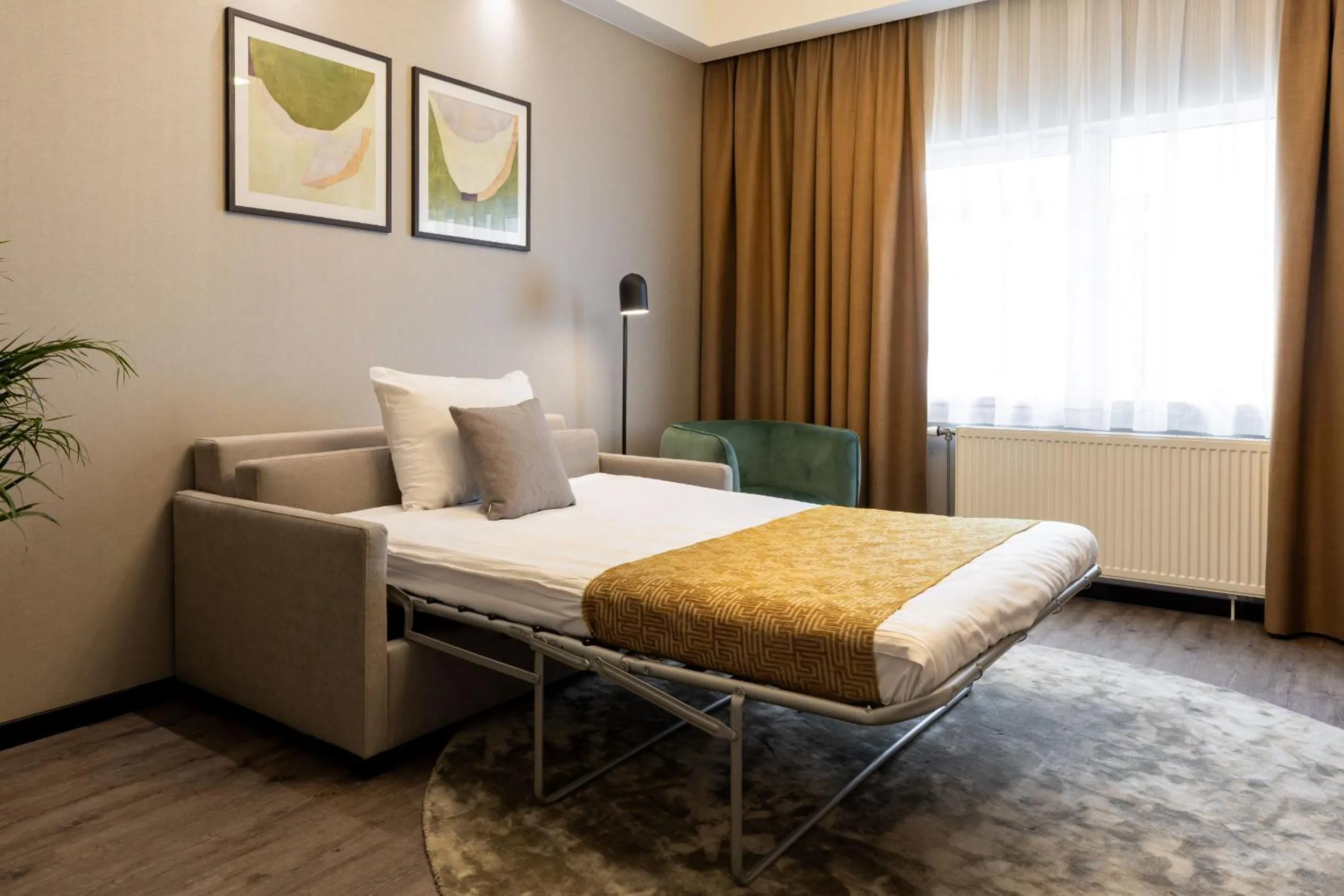 Bed in Shanghai Hotel Holland