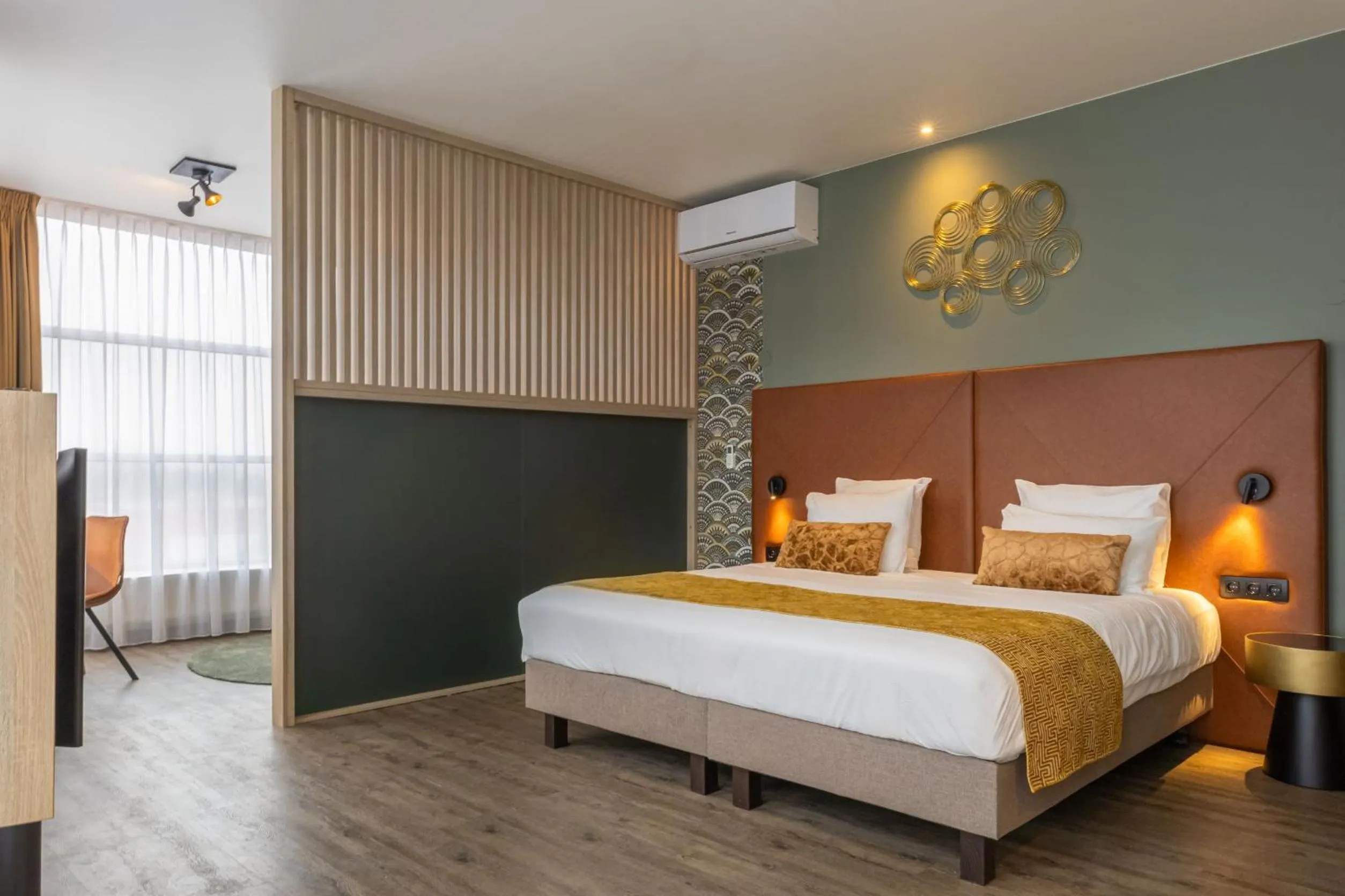 Bed in Shanghai Hotel Holland