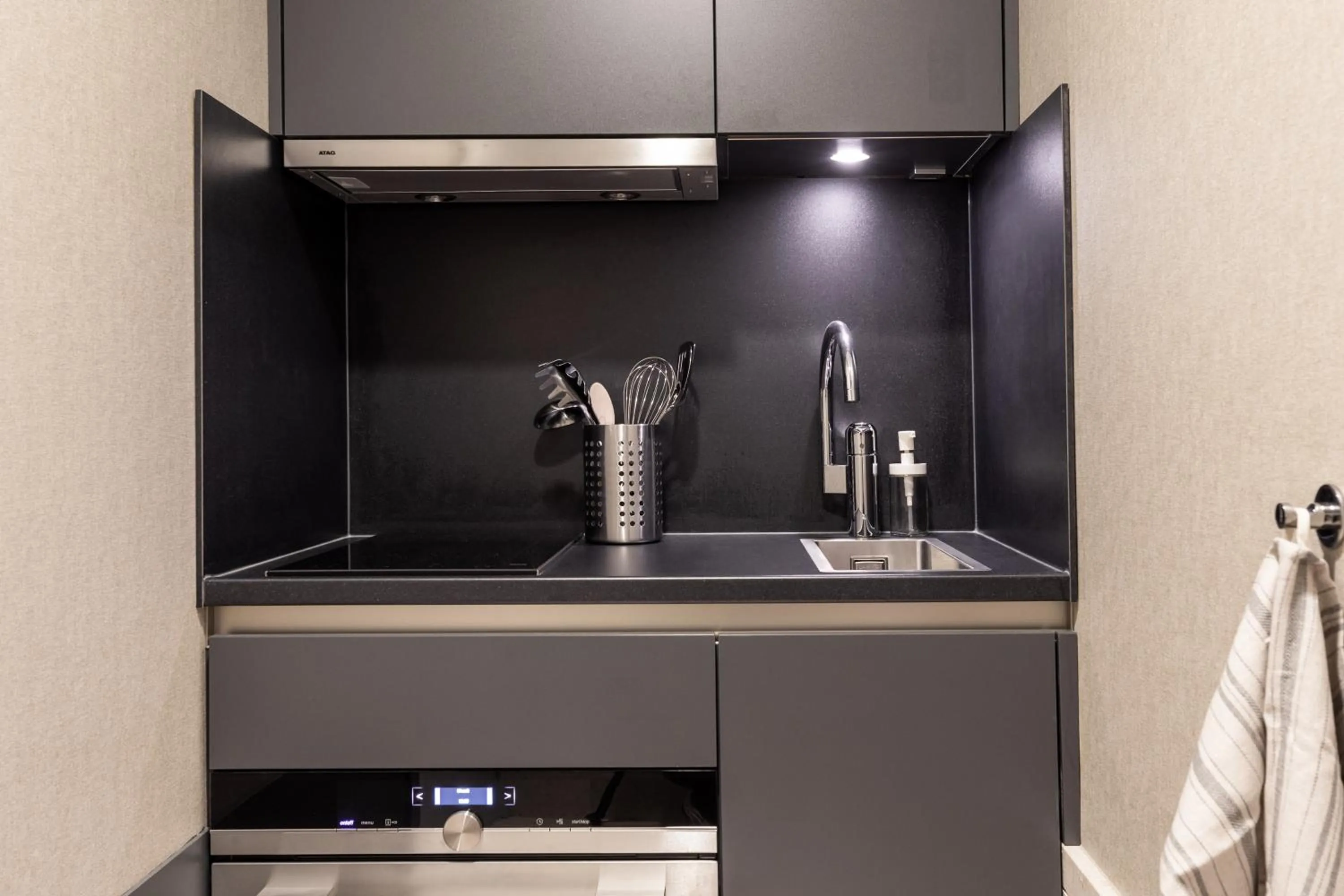 Kitchen or kitchenette in Shanghai Hotel Holland