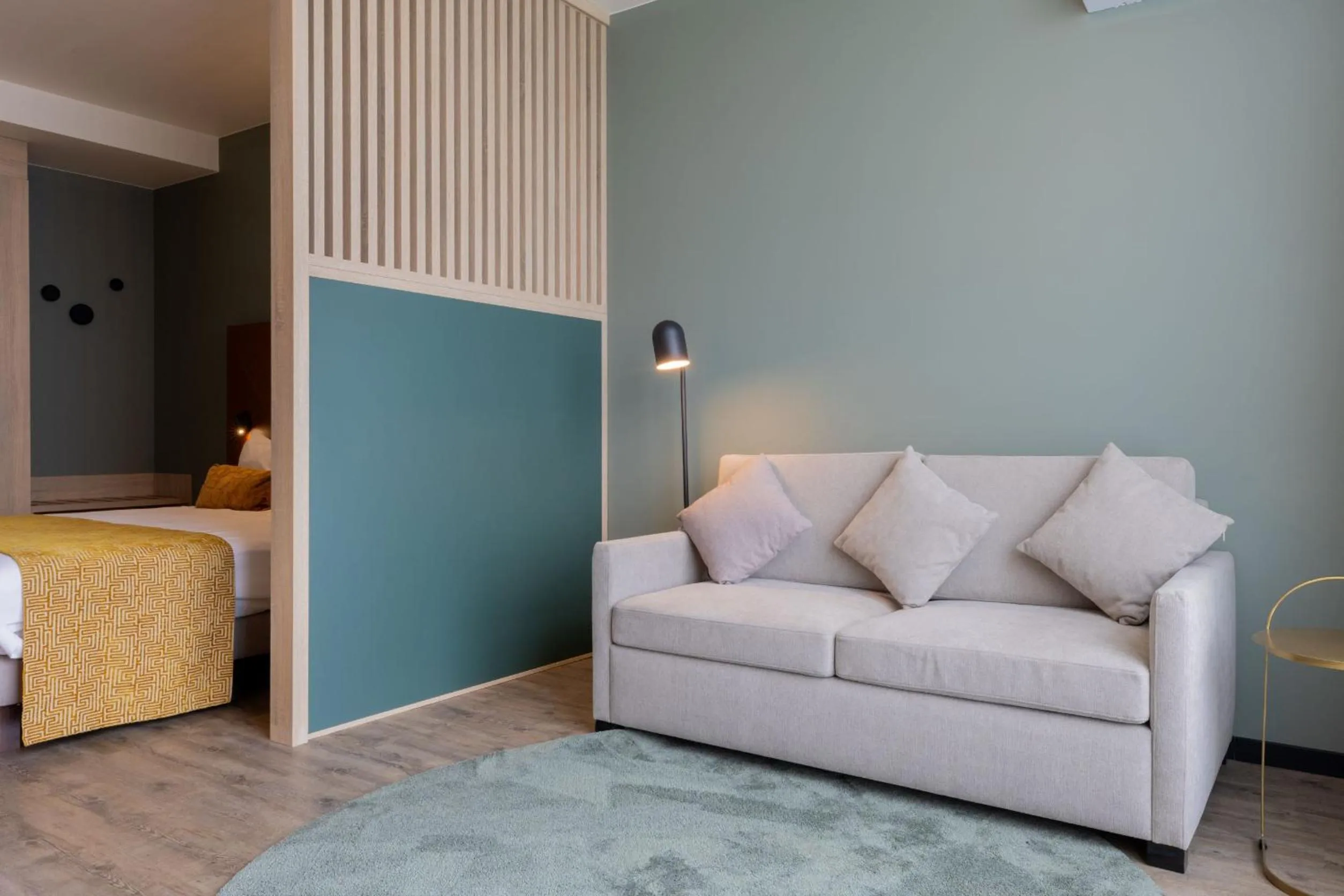 Bed in Shanghai Hotel Holland