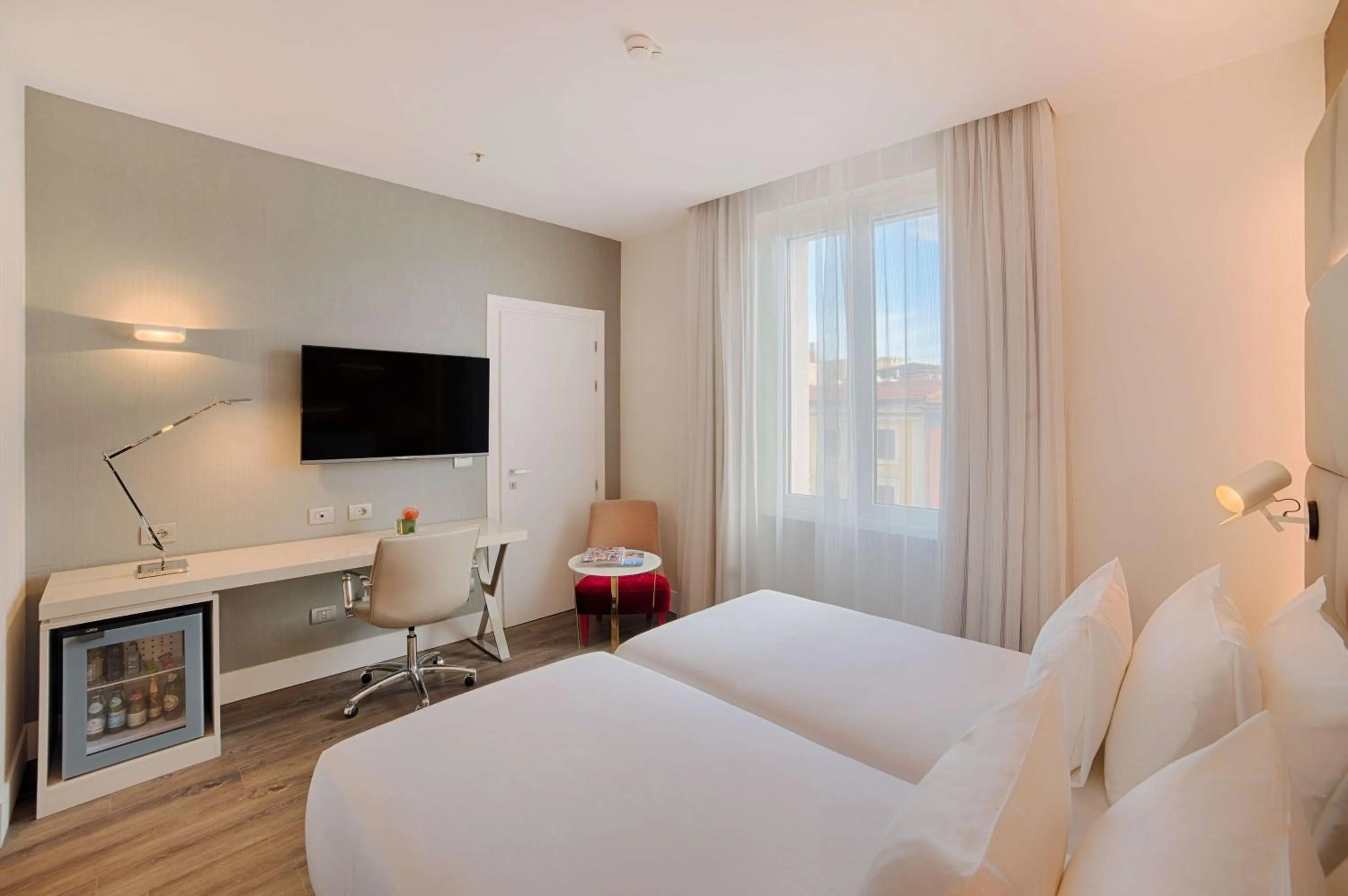 Photo of the whole room, Bed in NH Collection Palazzo Cinquecento