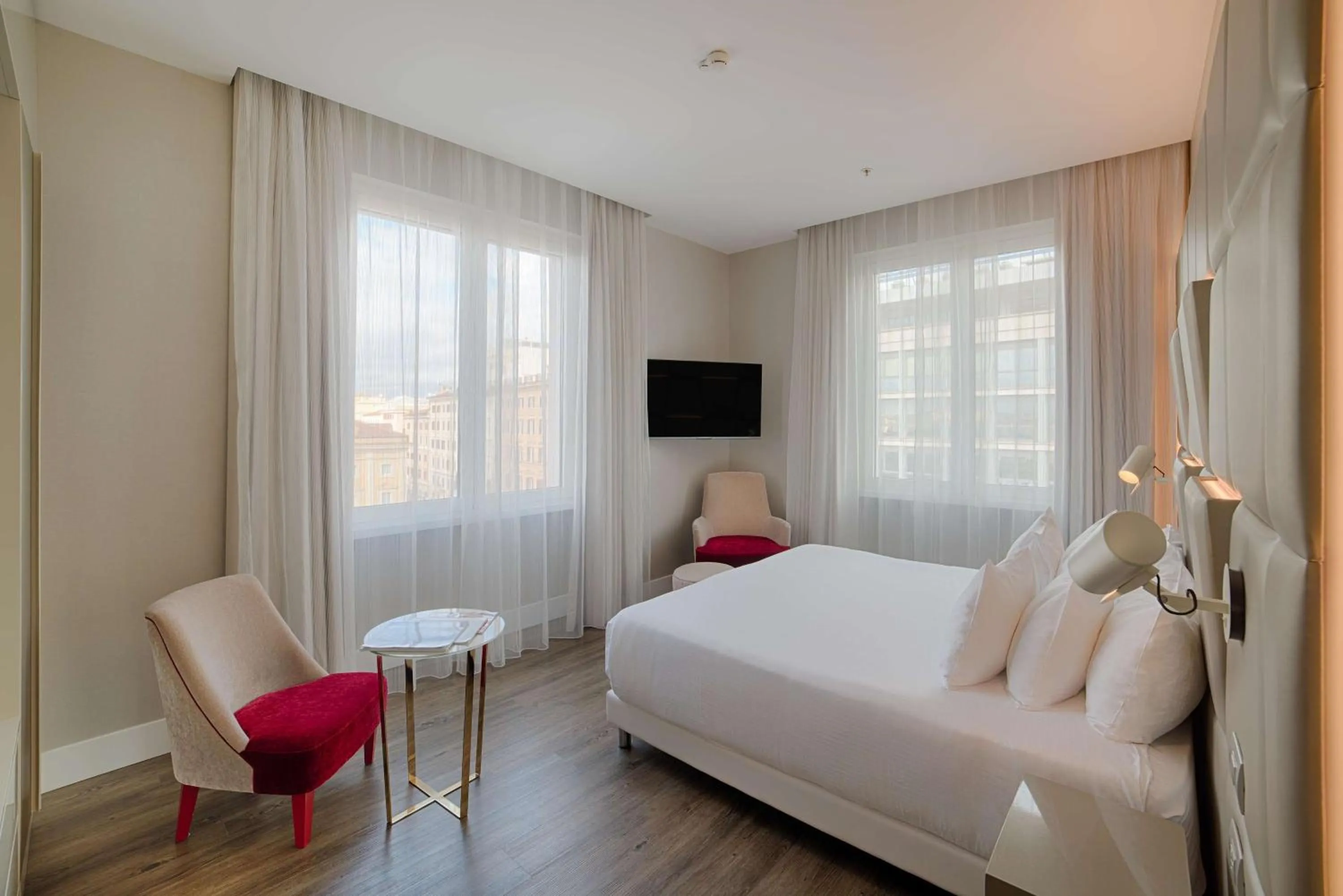 Photo of the whole room, Bed in NH Collection Palazzo Cinquecento