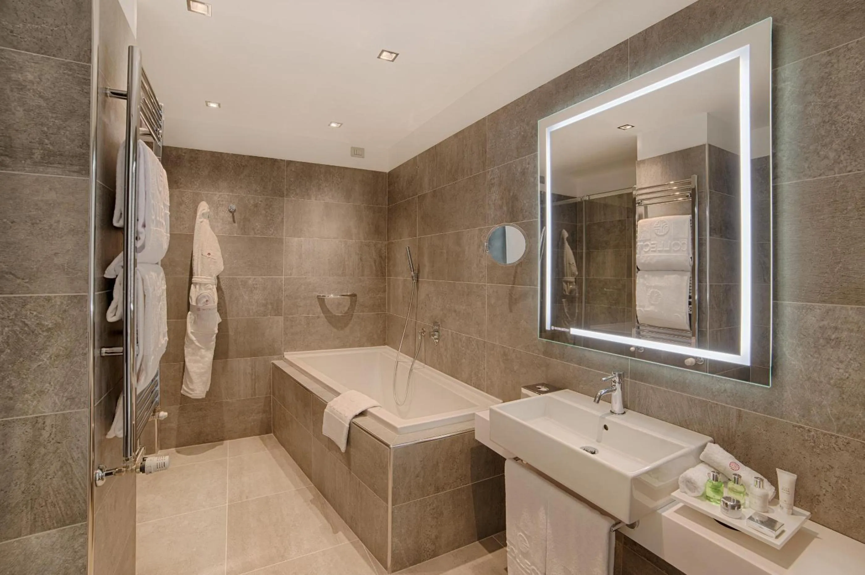 Bathroom in NH Collection Palazzo Cinquecento