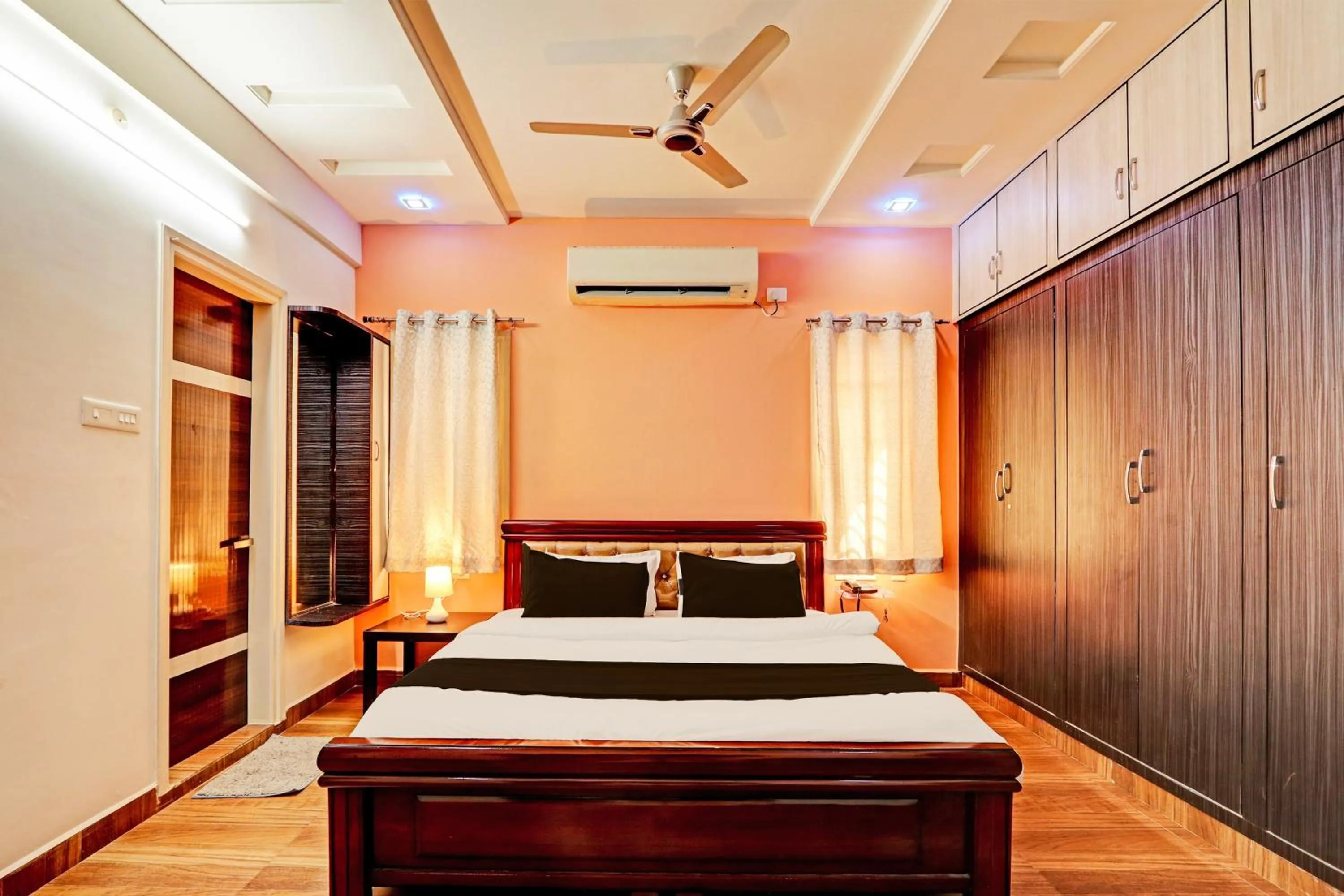 Bedroom, Bed in Super Collection O Q Suites Madhapur