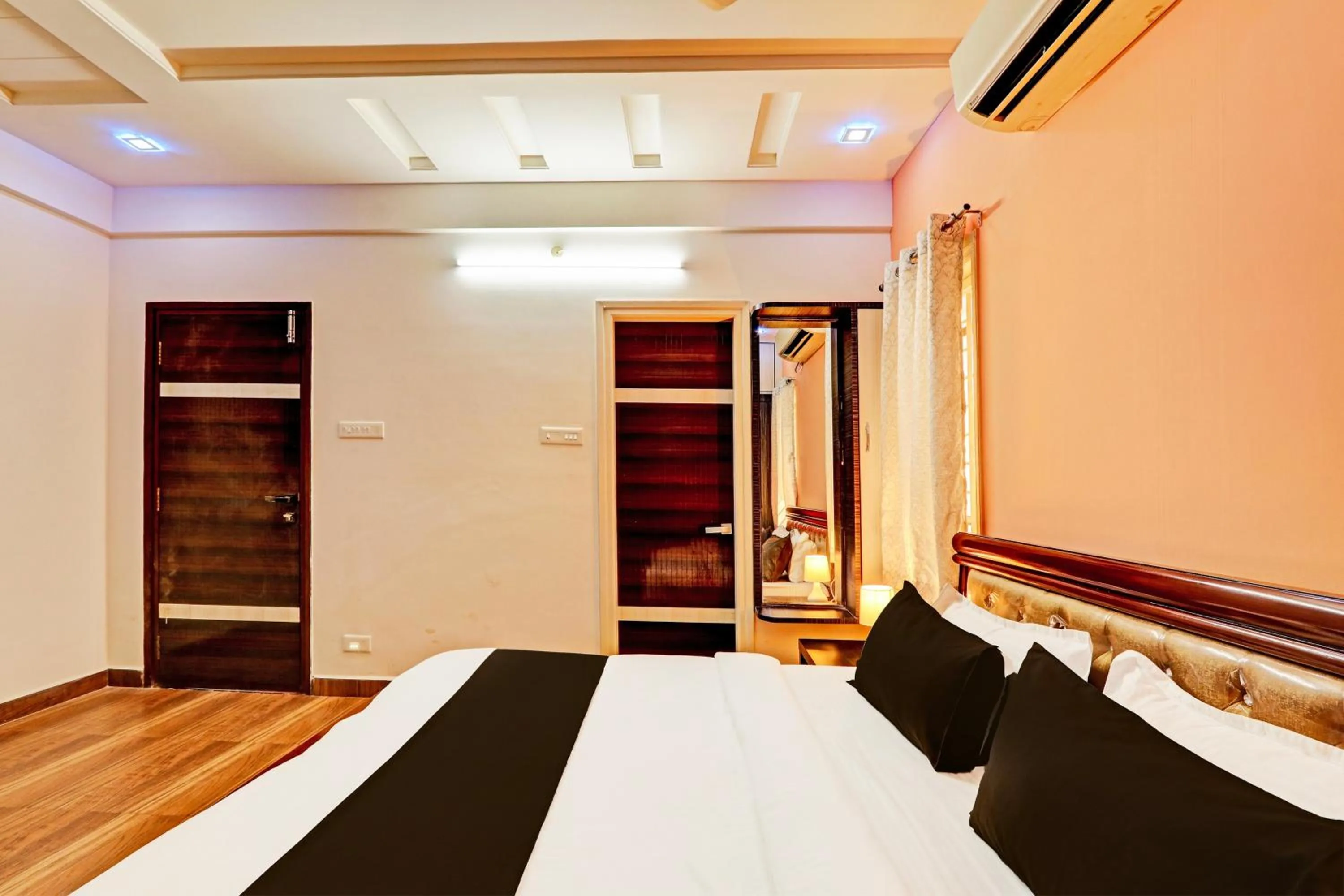 Bedroom, Bed in Super Collection O Q Suites Madhapur