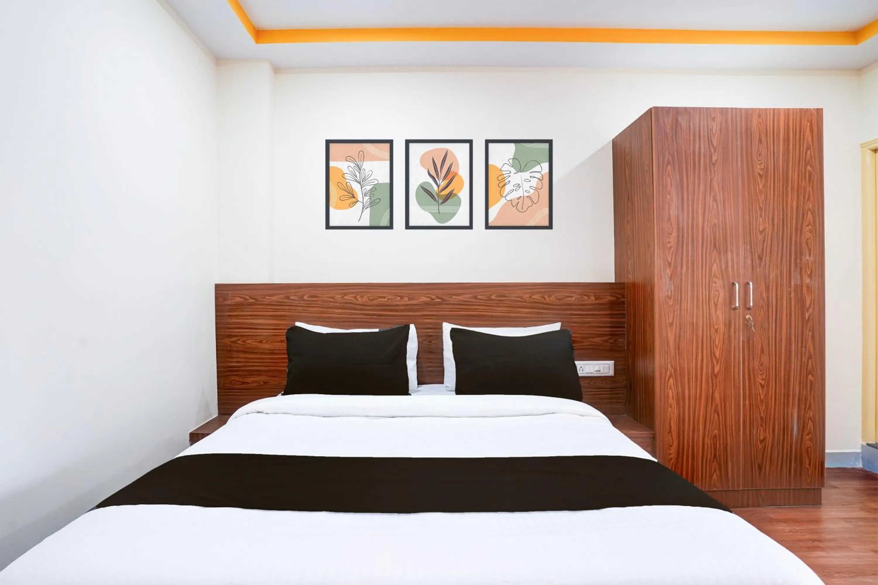 Bedroom, Bed in Hotel O By OYO Shiva's Inn