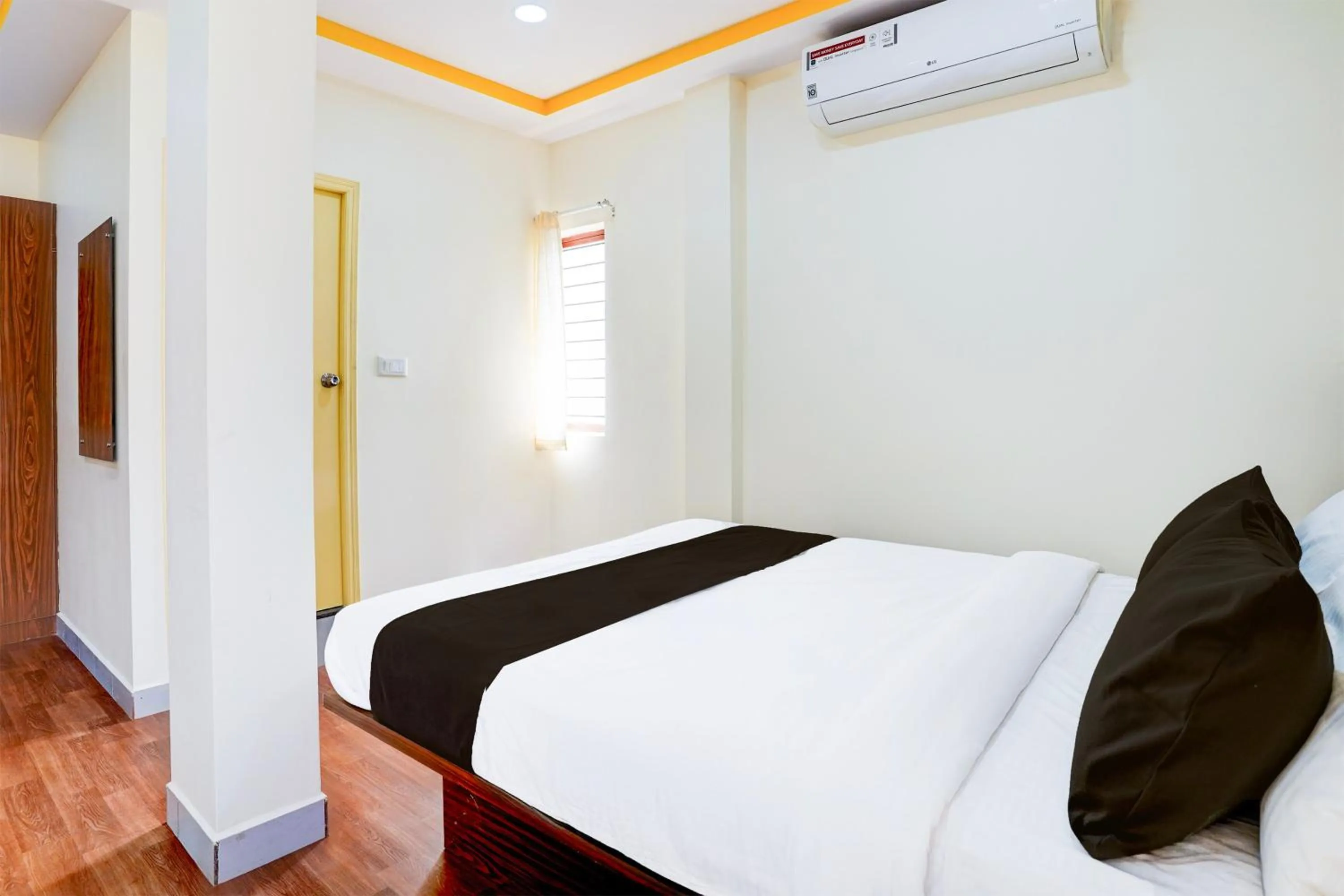 Bedroom, Bed in Hotel O By OYO Shiva's Inn