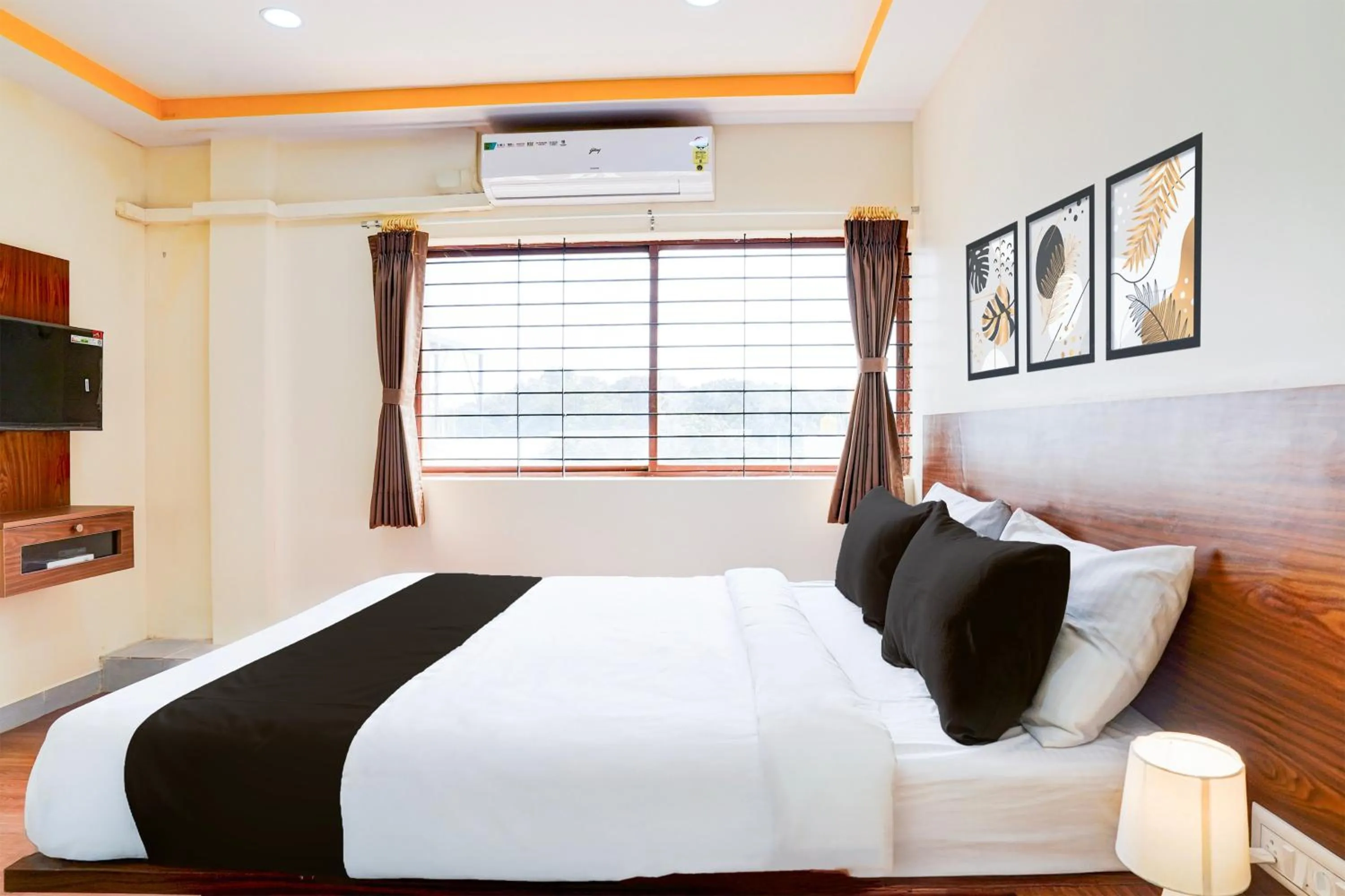 Bedroom, Bed in Hotel O By OYO Shiva's Inn