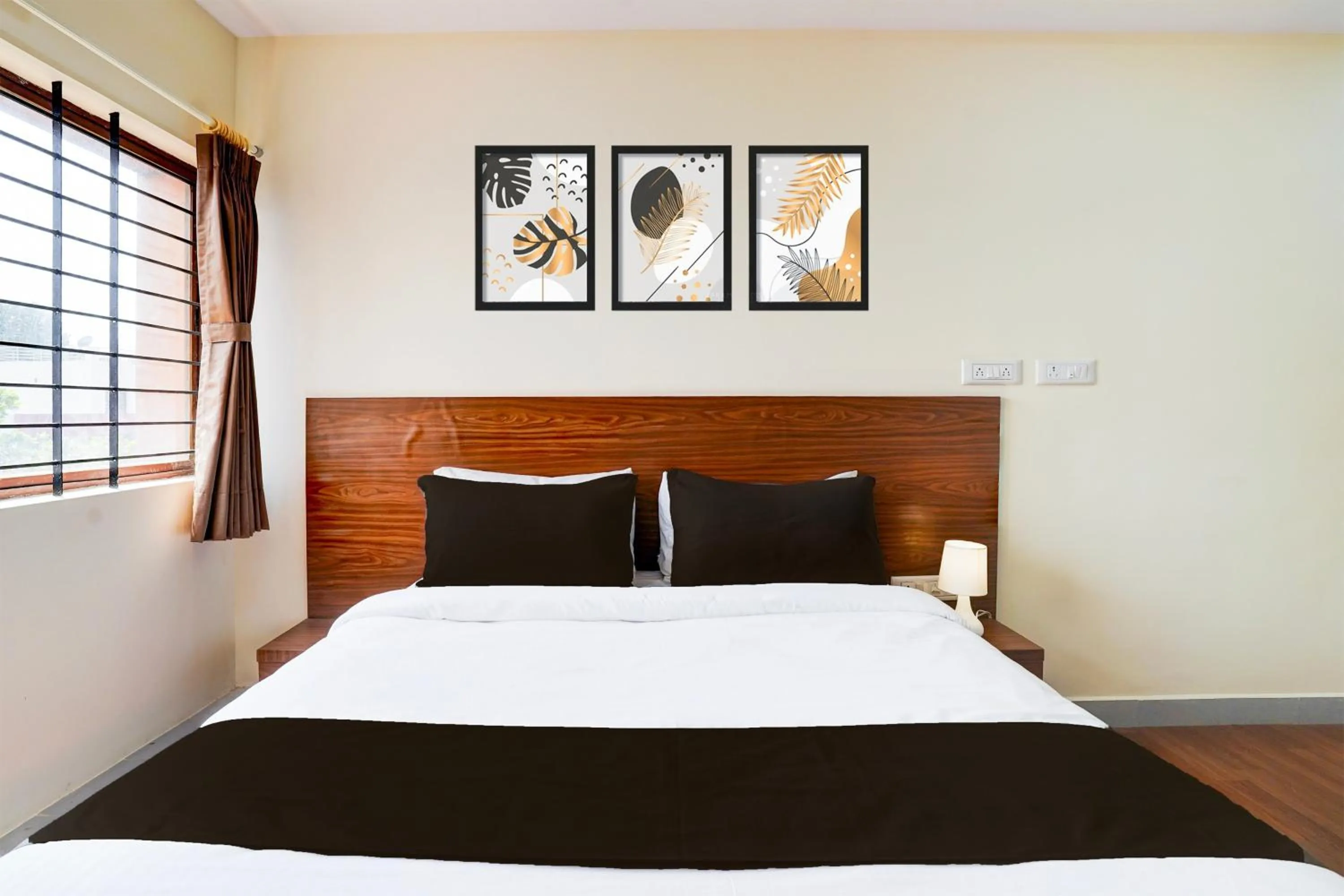 Bedroom, Bed in Hotel O By OYO Shiva's Inn