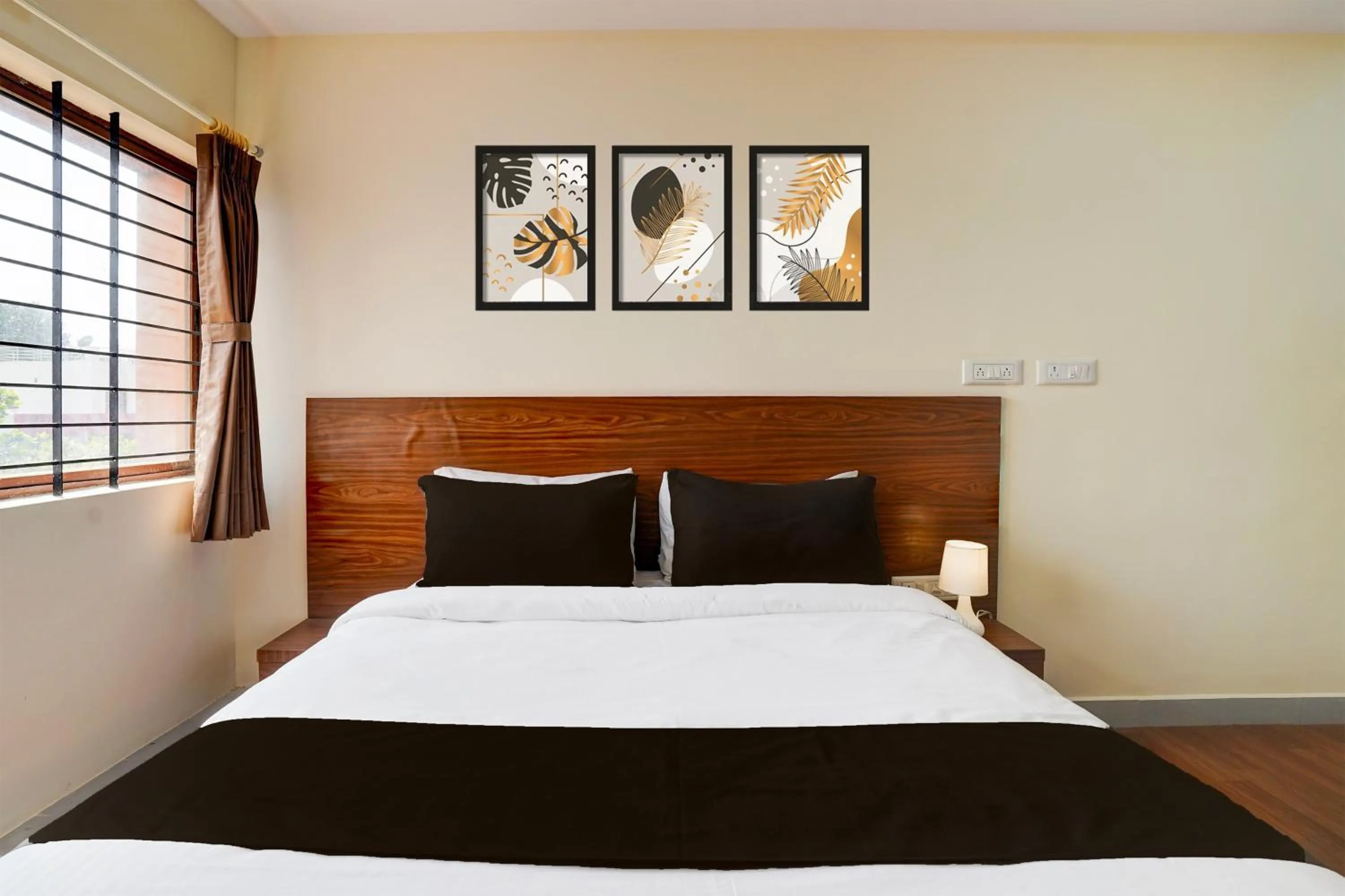 Bedroom, Bed in Hotel O By OYO Shiva's Inn