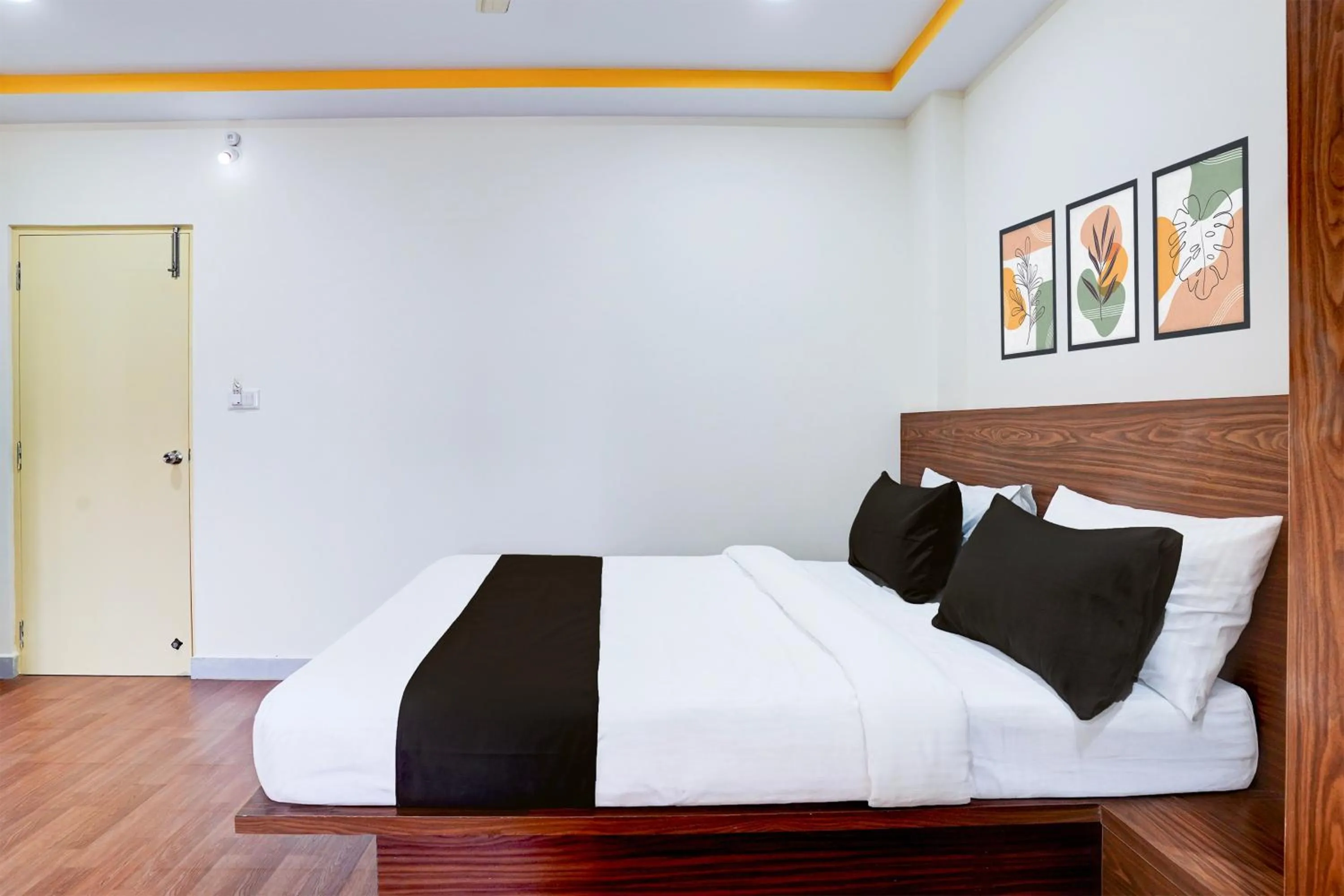 Bedroom, Bed in Hotel O By OYO Shiva's Inn