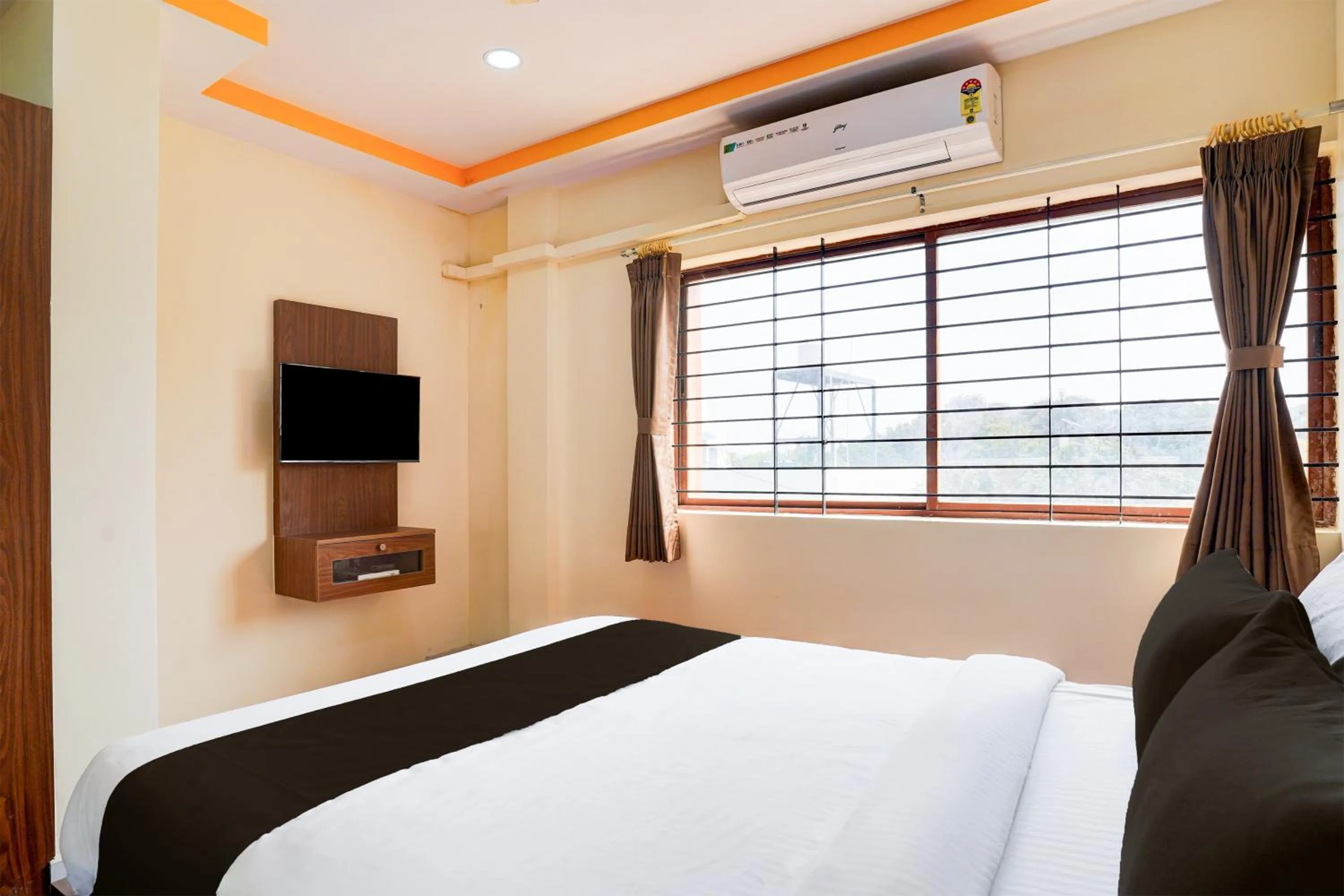 Bedroom, Bed in Hotel O By OYO Shiva's Inn