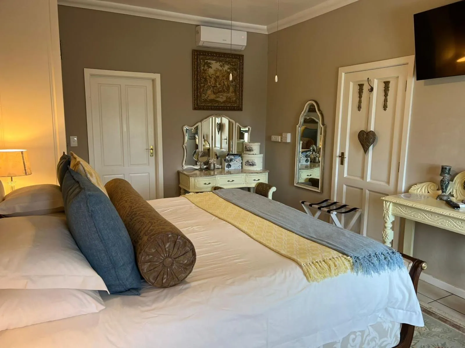 TV and multimedia in Amber Guest Lodge