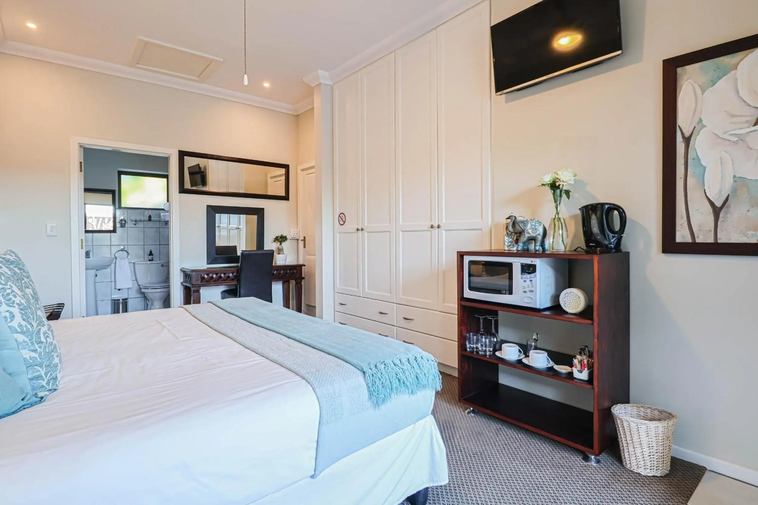 Bed in Amber Guest Lodge