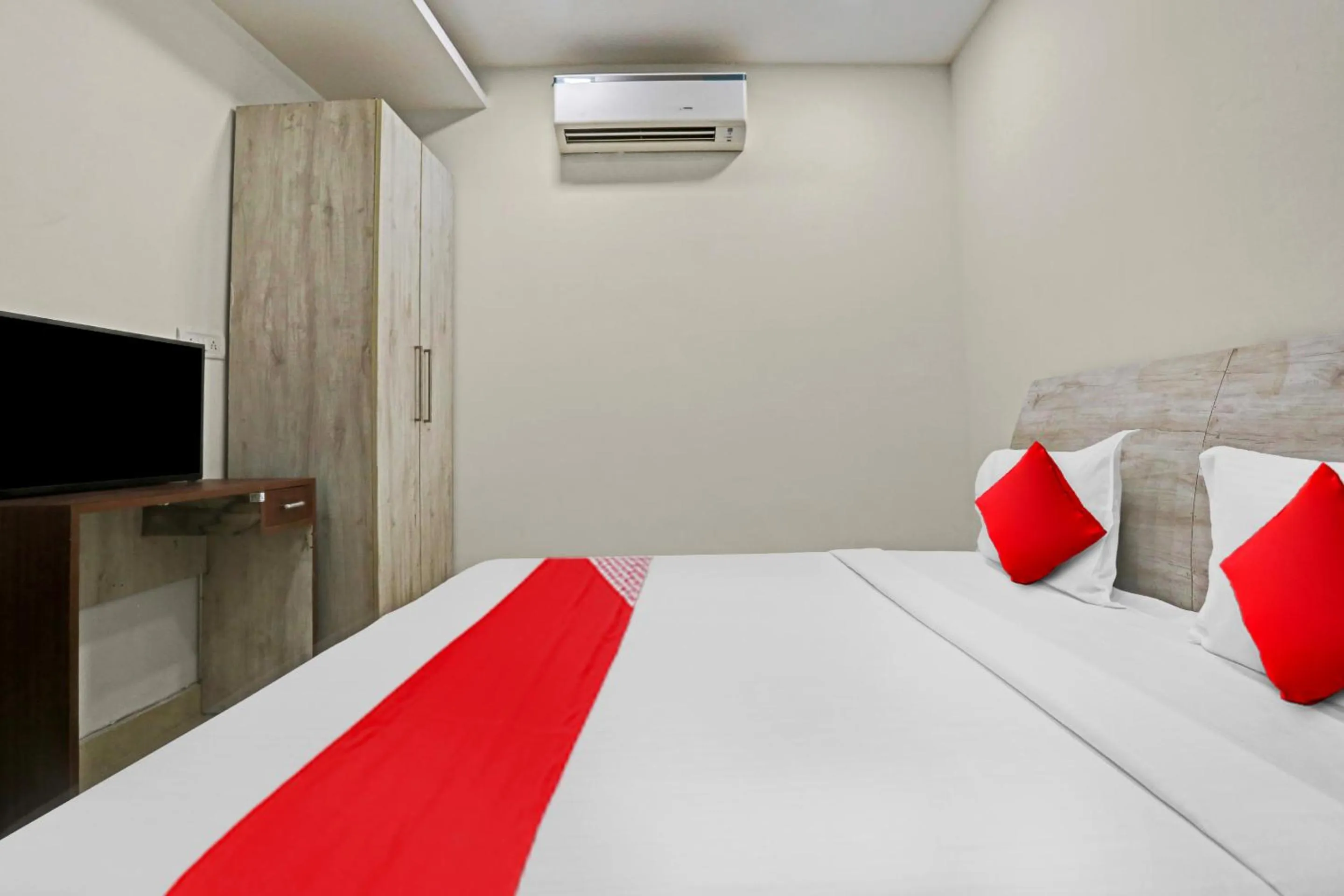 Bedroom, Bed in Hotel O Premium Rooms