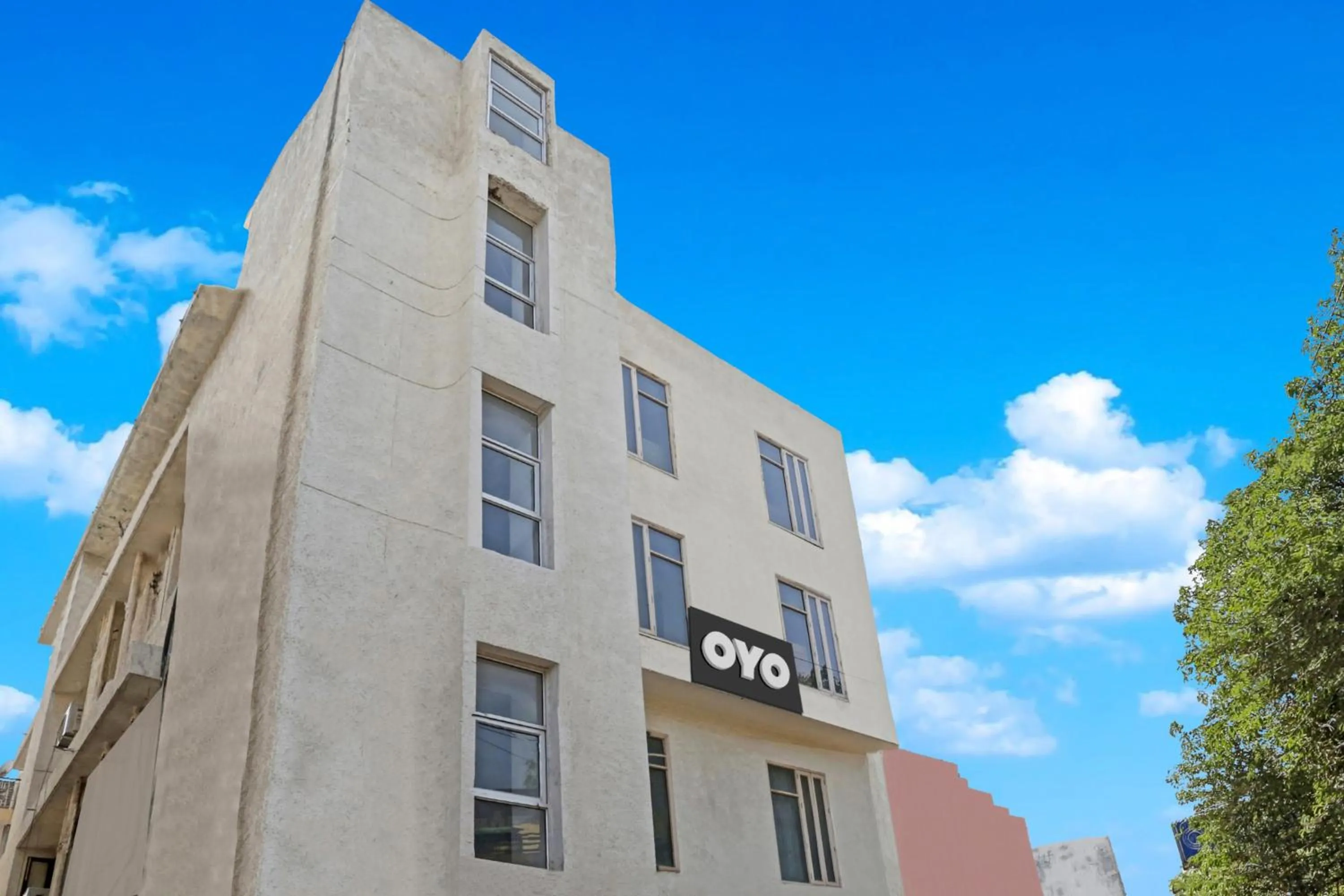 Facade/entrance in Hotel O Premium Rooms