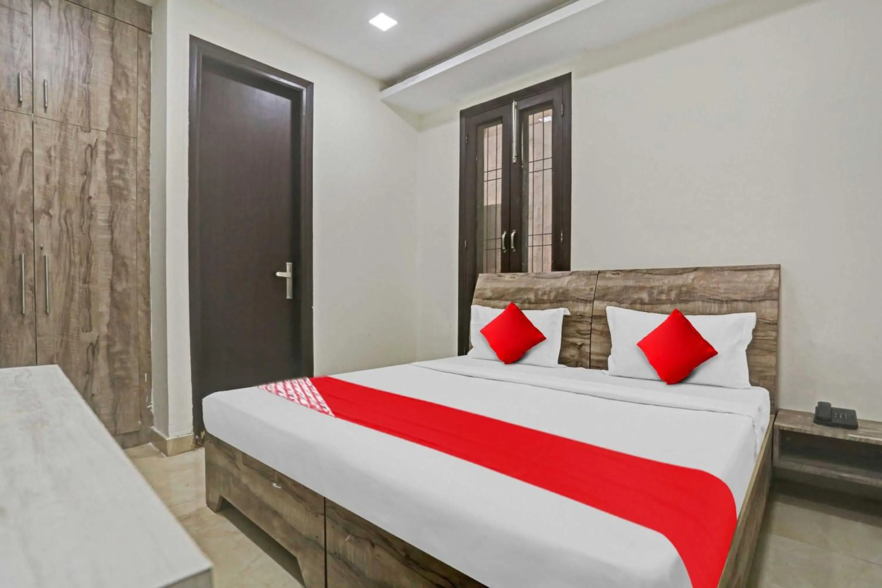 Bedroom, Bed in Hotel O Premium Rooms