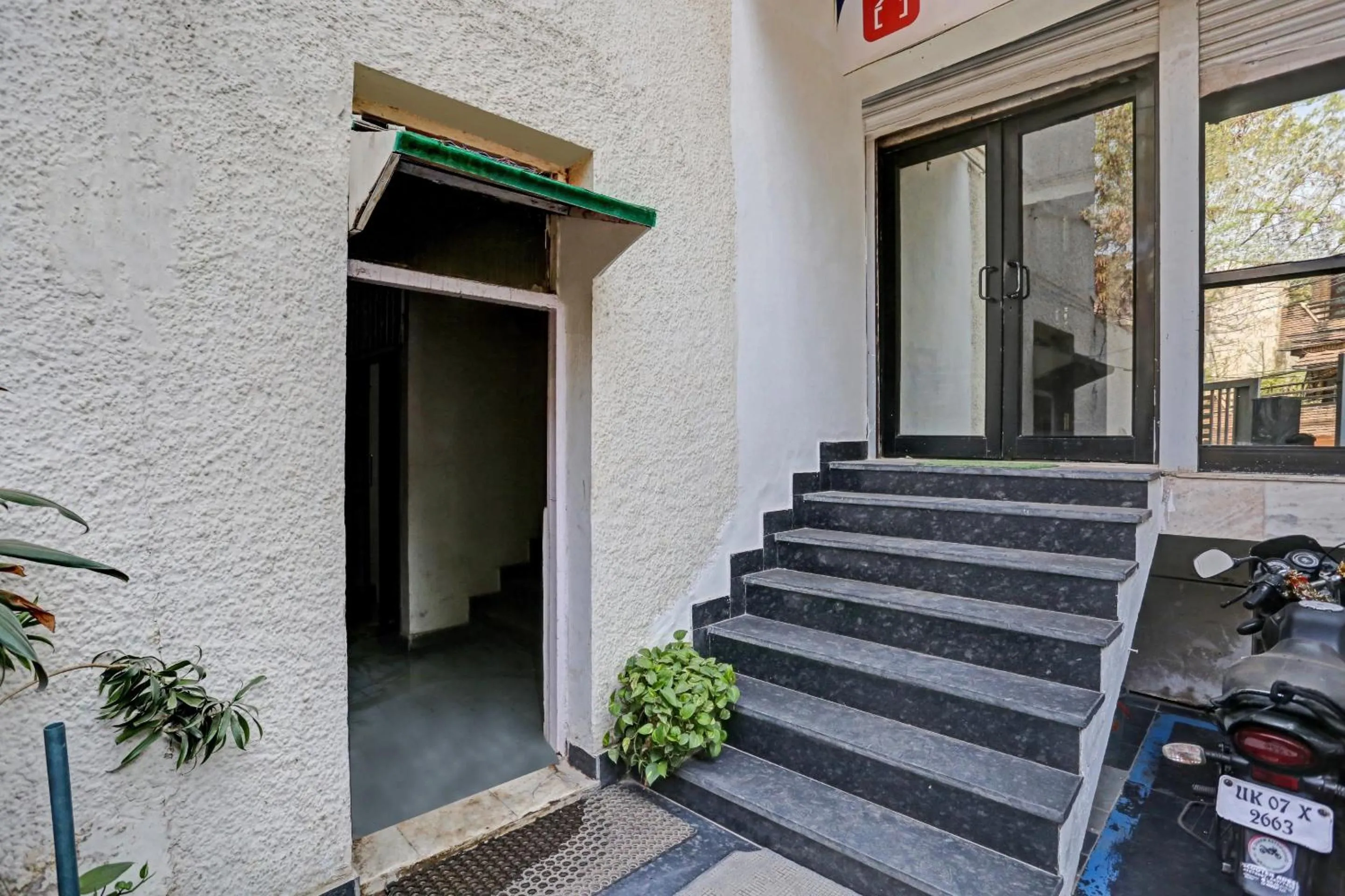 Facade/entrance in Hotel O Premium Rooms