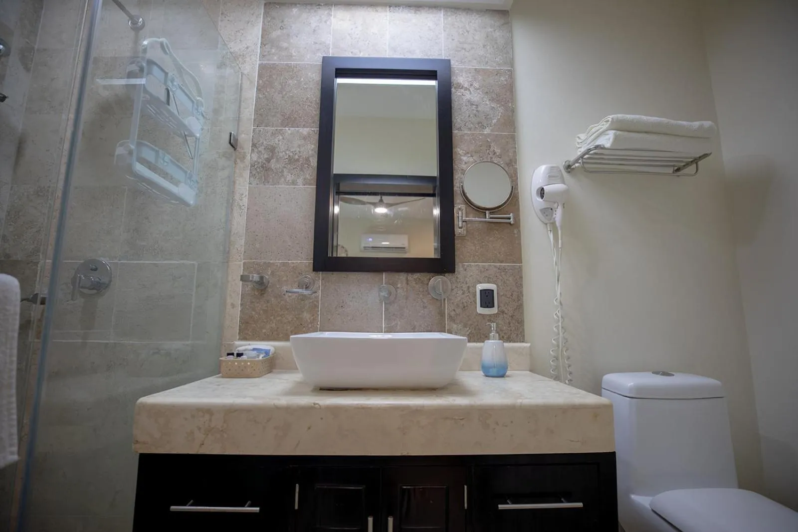 Shower in Oceanfront el Faro Surf 302