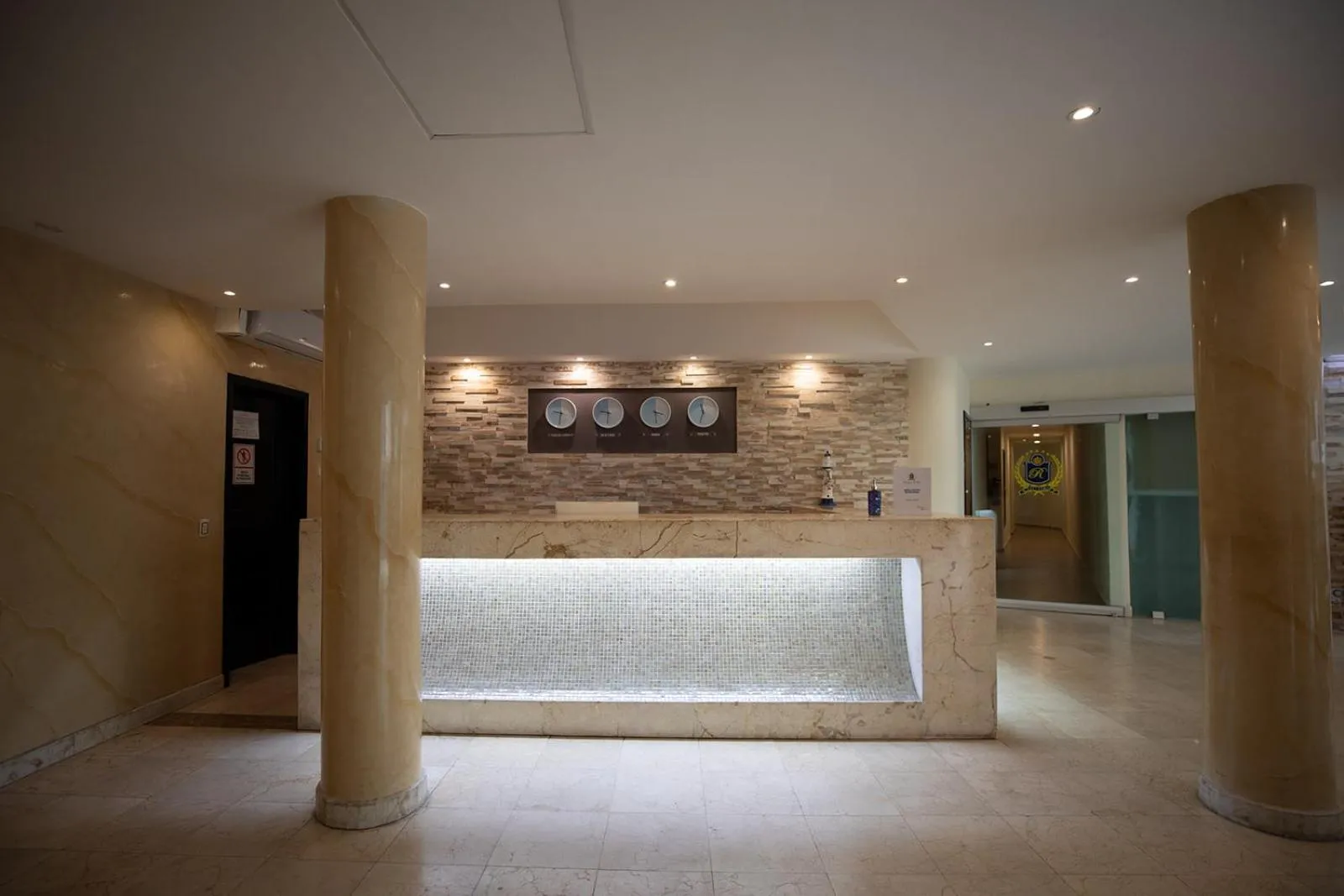 Lobby or reception in Oceanfront el Faro Surf 302