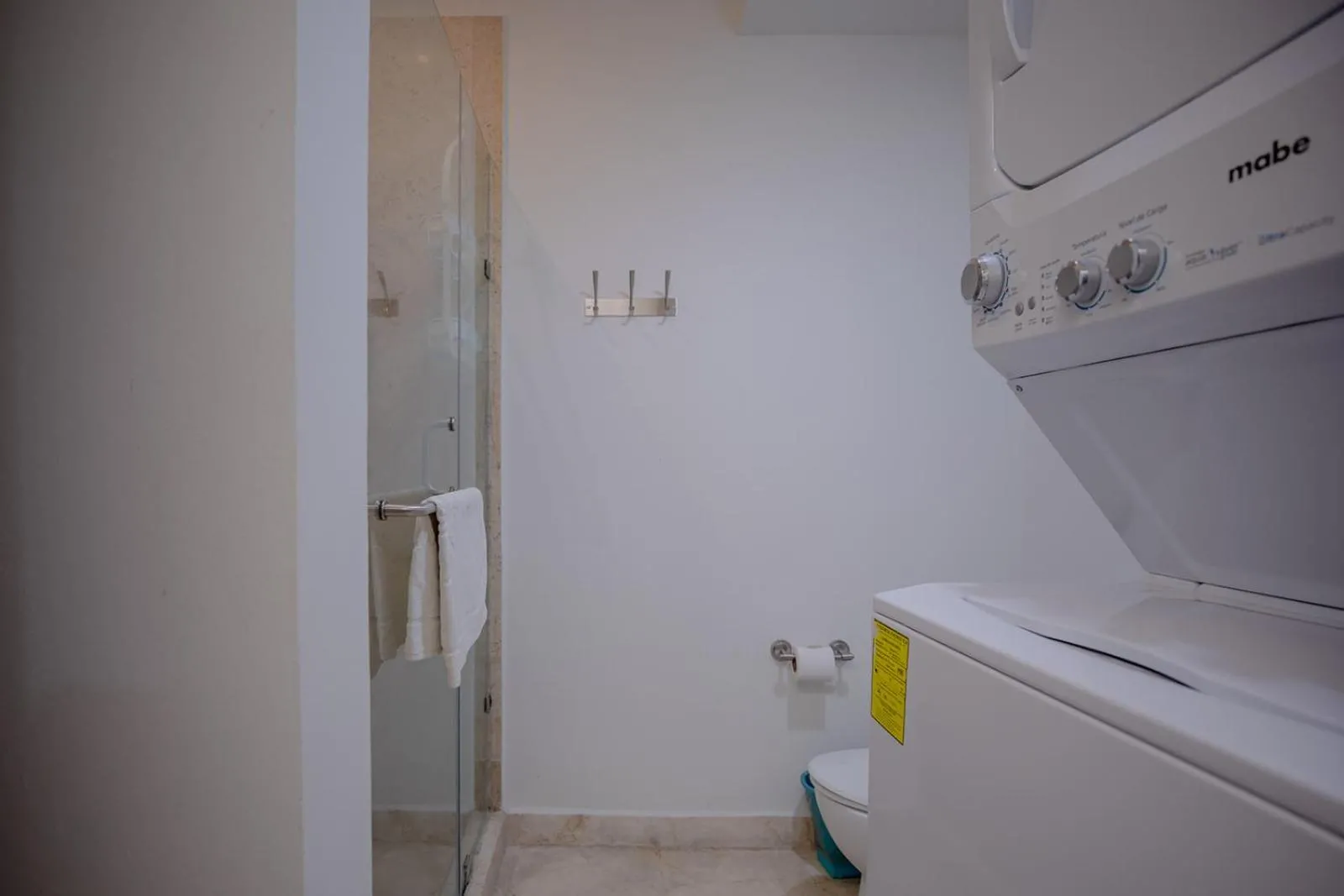 washing machine in Oceanfront el Faro Surf 302