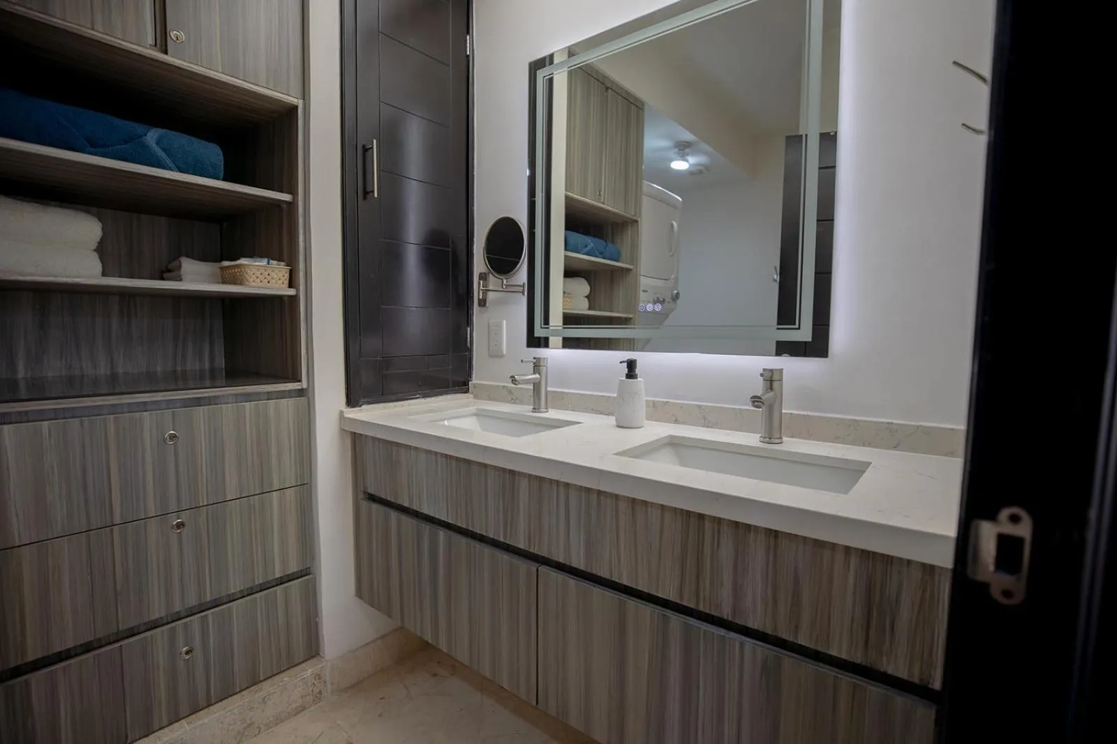 Bathroom in Oceanfront el Faro Surf 302