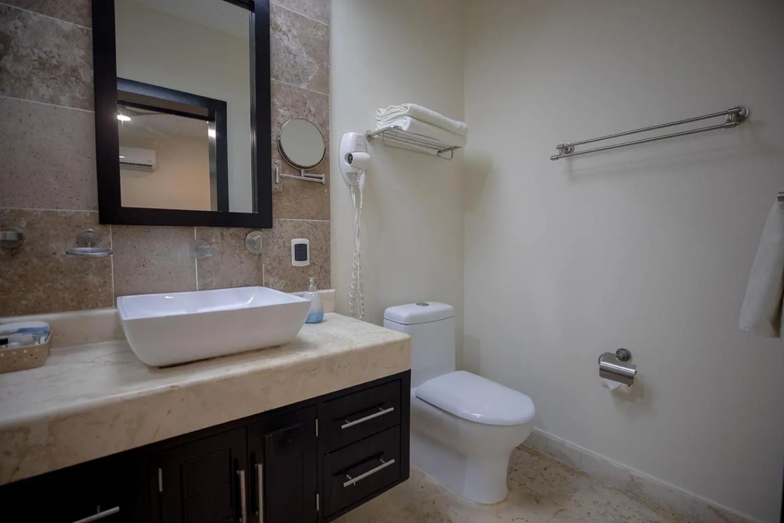 Shower in Oceanfront el Faro Surf 302